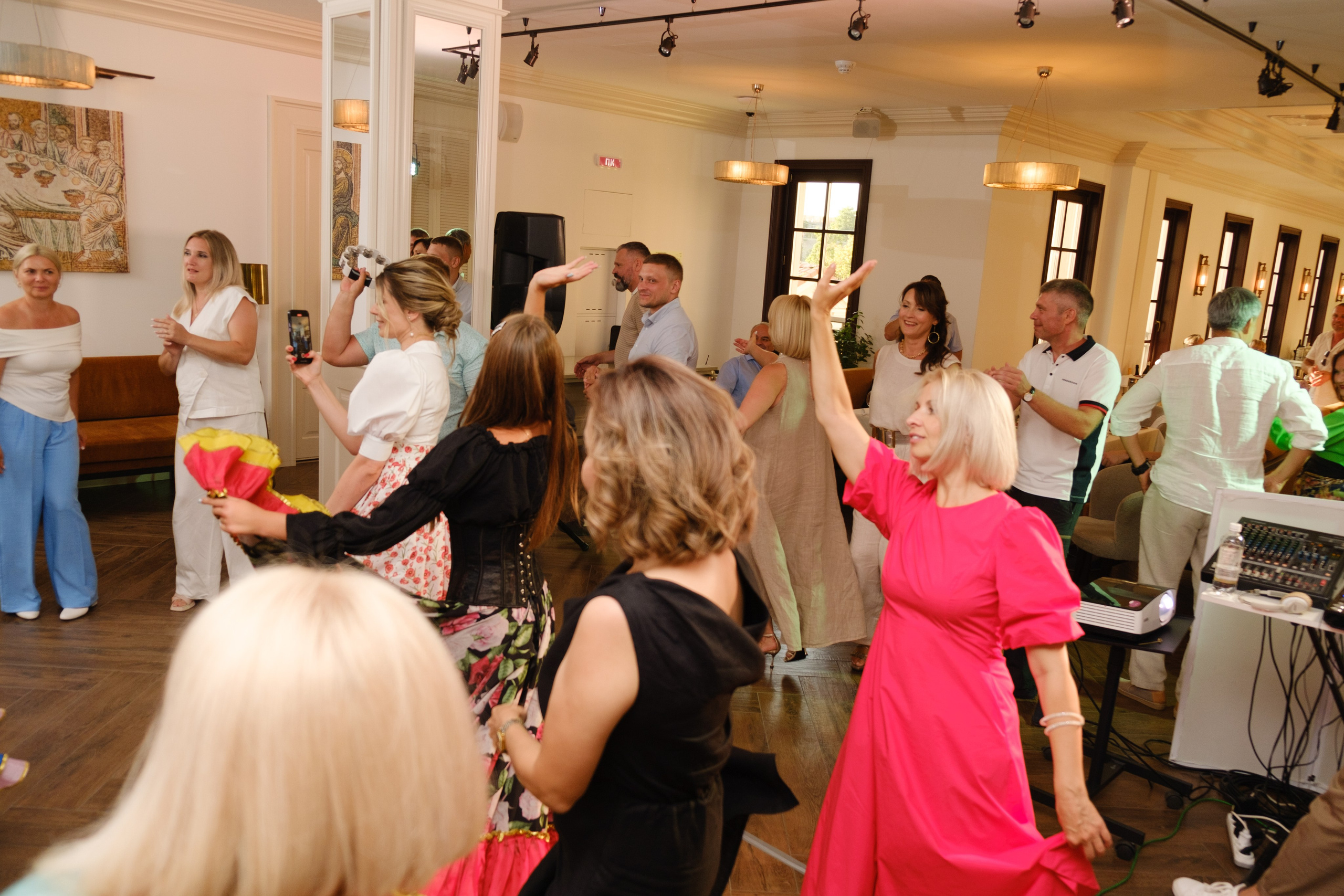 Фотограф на юбилей в Крыму | Съемка дня рождения | Илья Желдак. Профессиональная фотосъемка в Крыму. Натуральные эмоции и живые кадры. Забронируйте дату прямо сейчас!