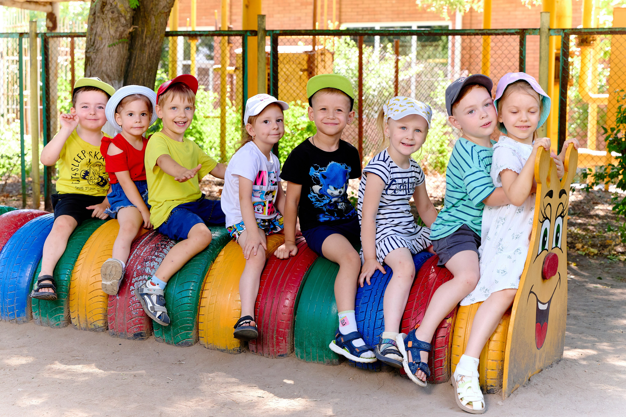 Пример летней съёмки в детском саду № 92 младшая группа Ромашки. Фотограф Выпускные альбомы Таганрог Сергей Коробченко