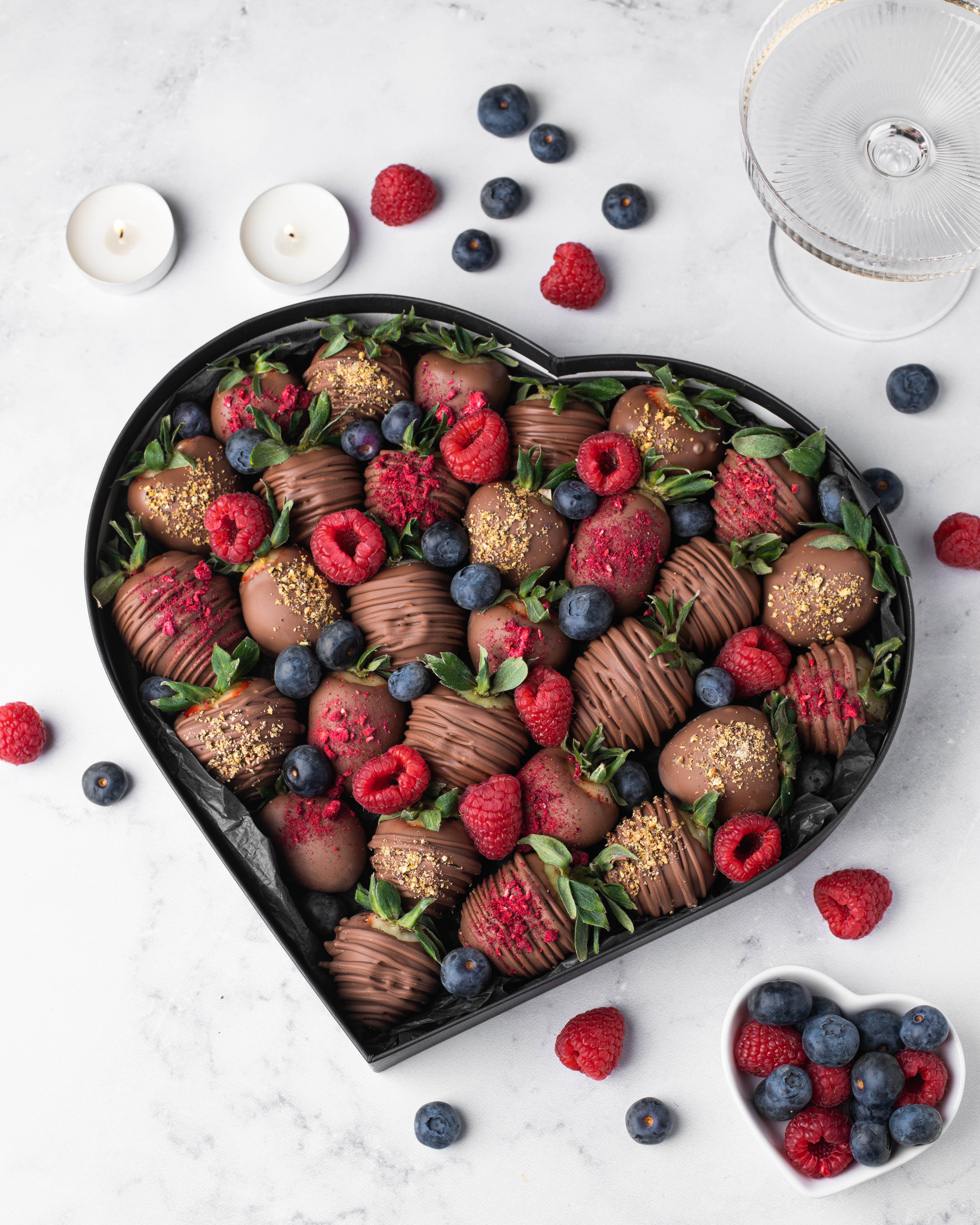 Фотографии клубники в шоколадке для социальных сетей. Предметный и фуд-фотограф в Москве Мария Гладких