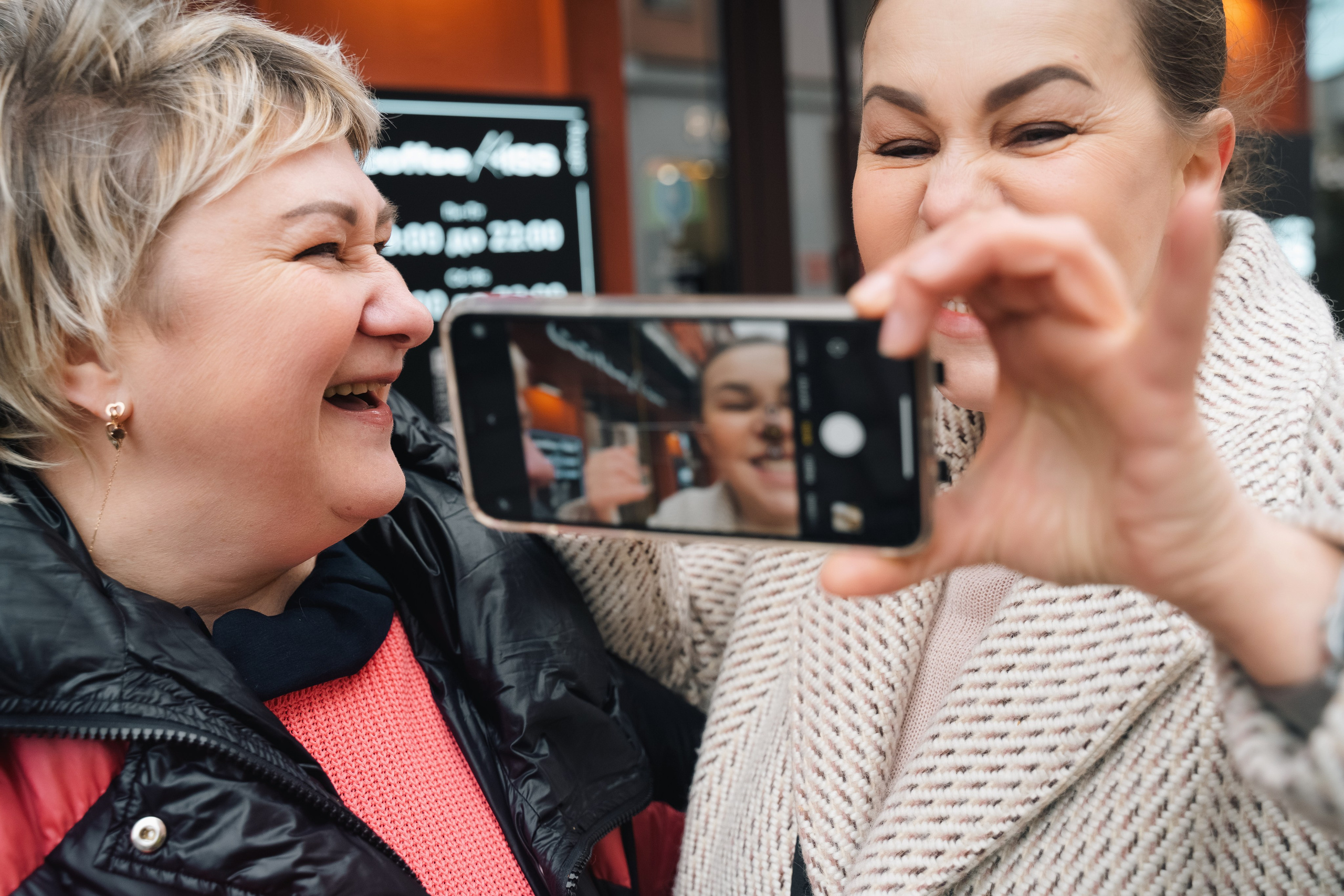 FRIENDS story Надежда + Ирина. Контент фотограф в Москве Кулич Настя