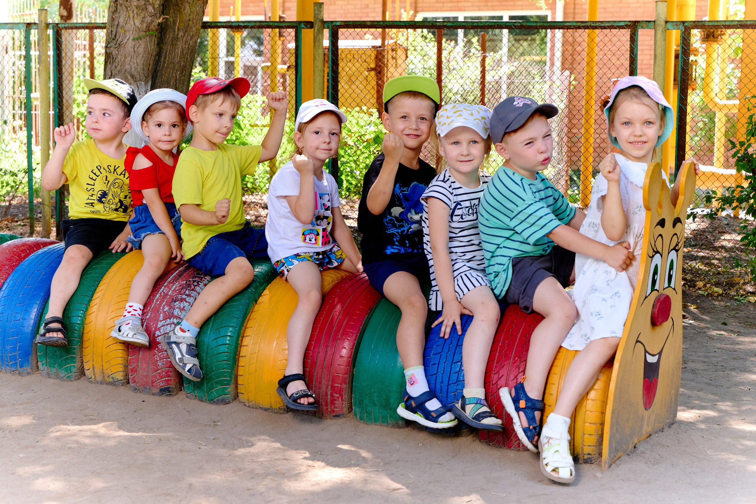 Пример летней съёмки в детском саду № 92 младшая группа Ромашки. Фотограф Выпускные альбомы Таганрог Сергей Коробченко