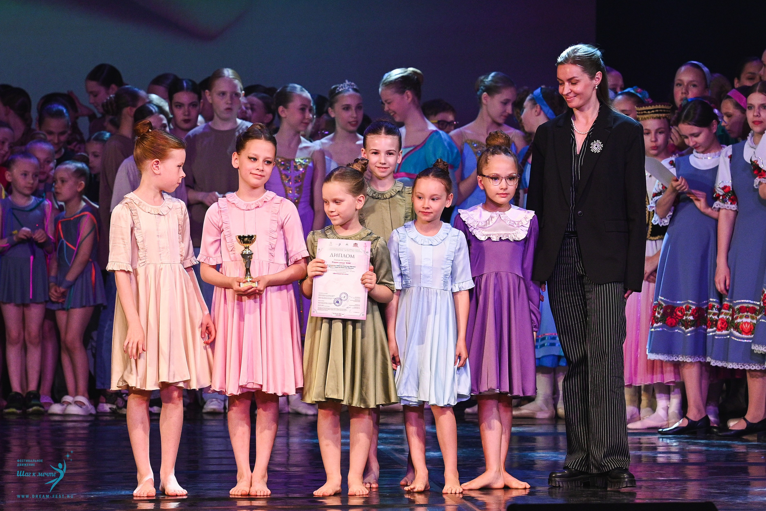 24.05.2025 «Мир под названием — Искусство танца» Фестивальное движение «Шаг к мечте» г. Кострома. Медиастудия Фото Концепт
