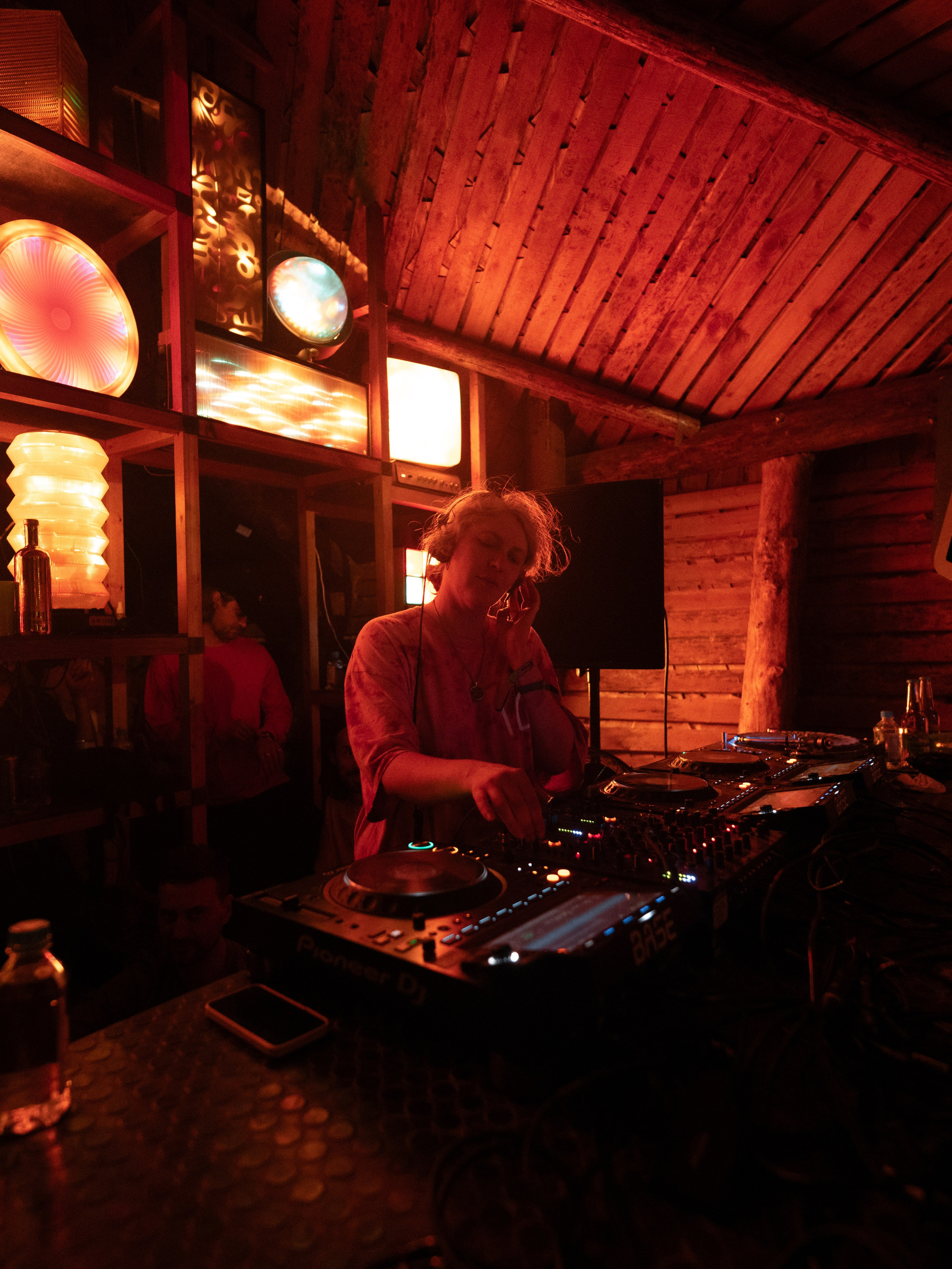 OUTLINE 2025. @tomrus: Рустам Шагиморданов — фотограф