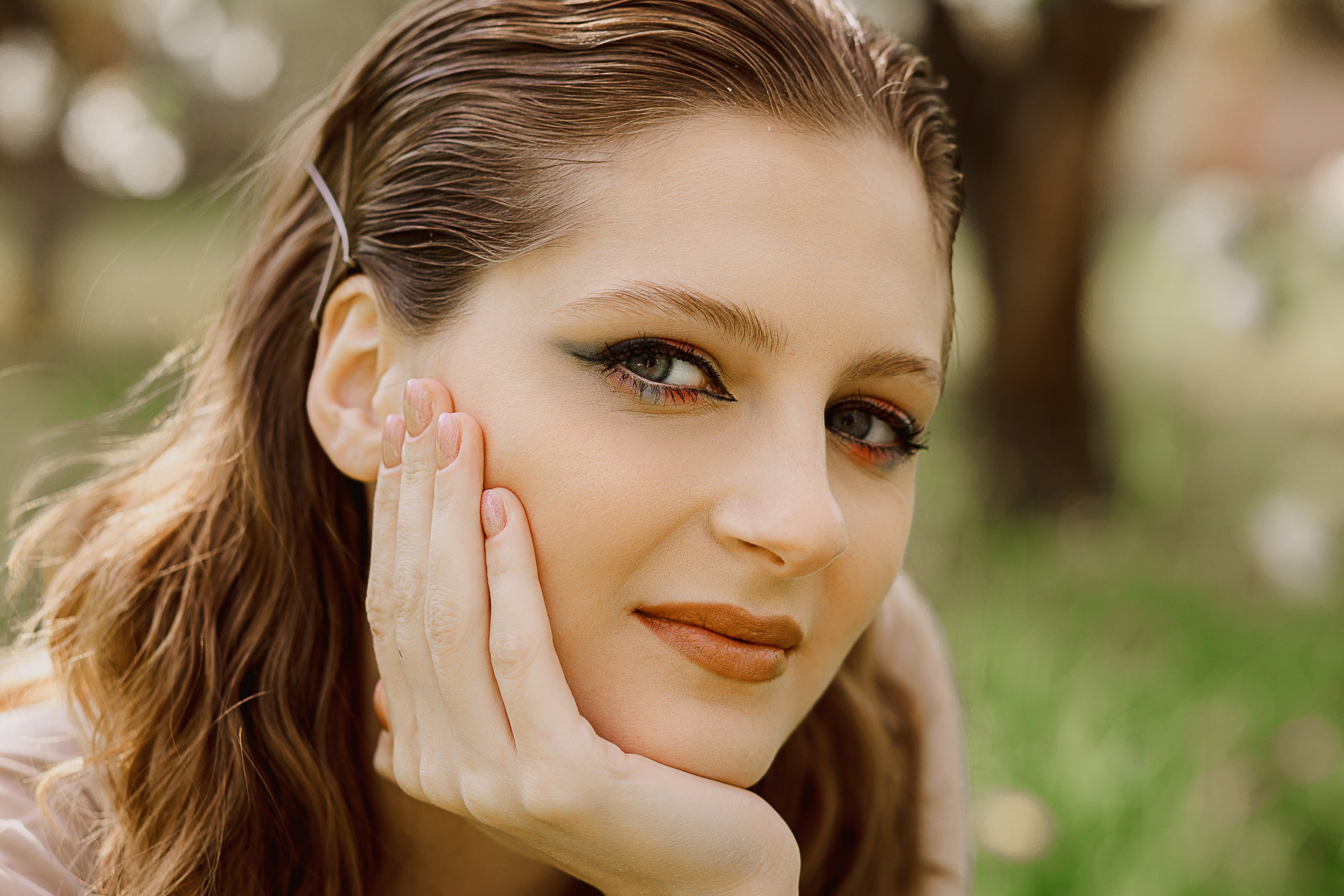 Женская фотосессия в цветущем саду. Семейный и женский фотограф в Москве Надежда Воробьева