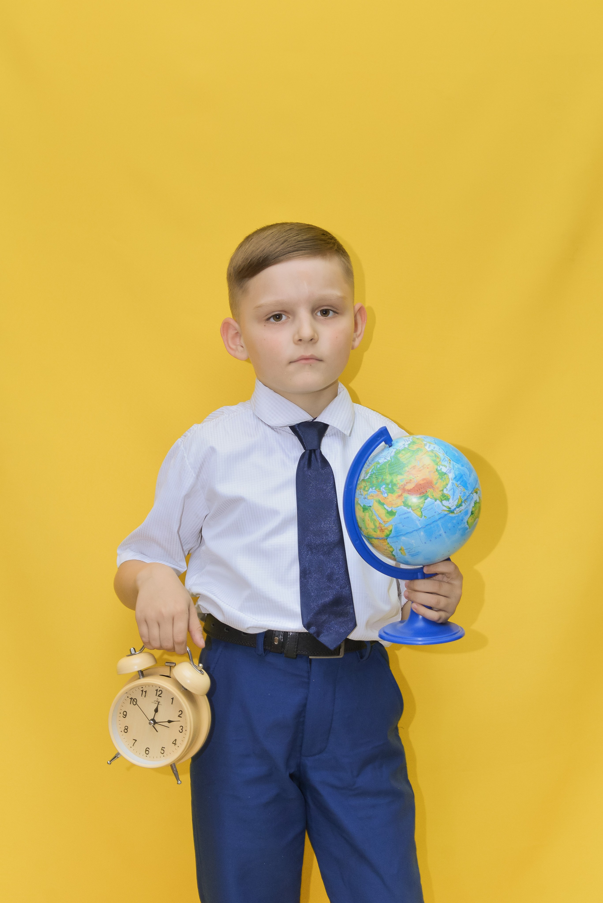 2 класс. На жёлтом фоне. «Веселые карандаши». Детский и школьный фотограф в Костанае Рабига Сейткенова