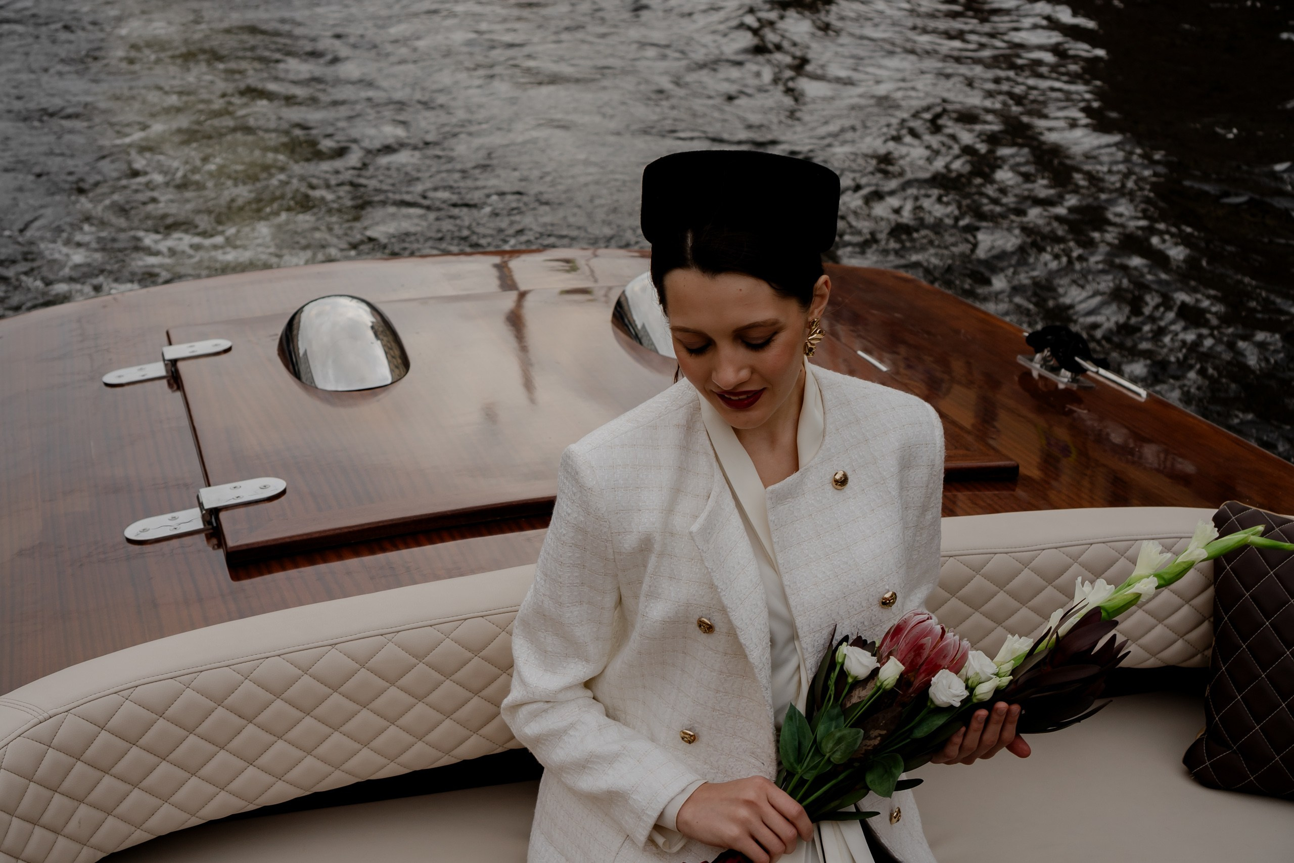 СВАДЕНБНАЯ СЬЕМКА НА КАТЕРЕ ПО КАНАЛАМ САНКТ-ПЕТЕРБУРГА И В АКВАТОРИИ НЕВЫ. Профессиональный фотограф, Санкт-Петербург — Виктория Богомолова