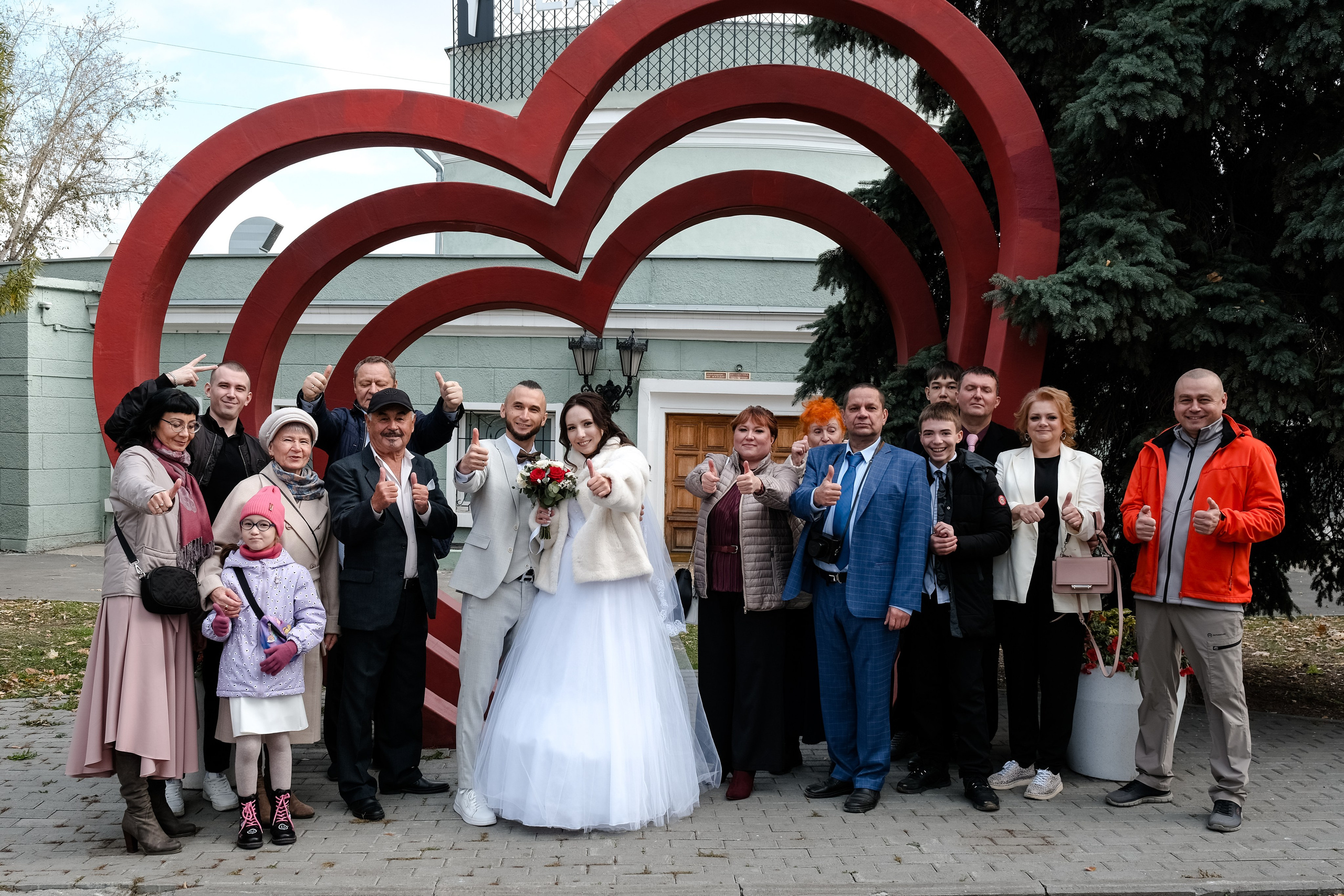 Азат и Дарья_прогулка с ретро-автомобилями. Свадебный фотограф в Челябинске Сырчикова Наталья