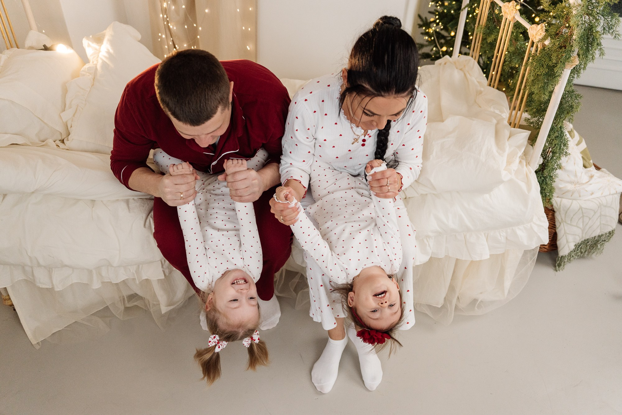 Каролина и Регина с родителями. Фотограф в Красноярске. Юлия Чаушанская