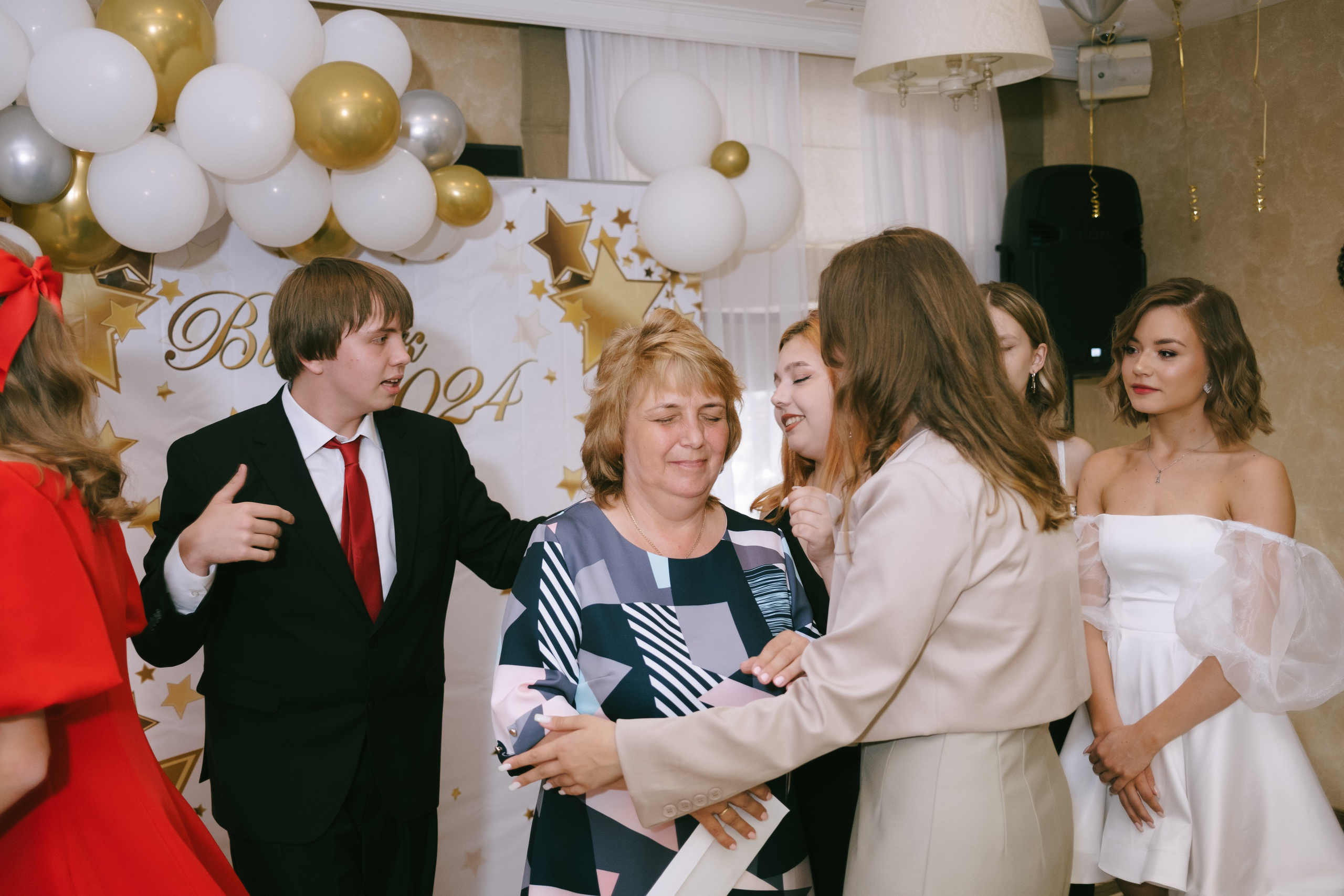 Выпускной школа 33. Свадебный и репортажной фотограф Денис Ожигин в Краснодаре и Краснодарском крае