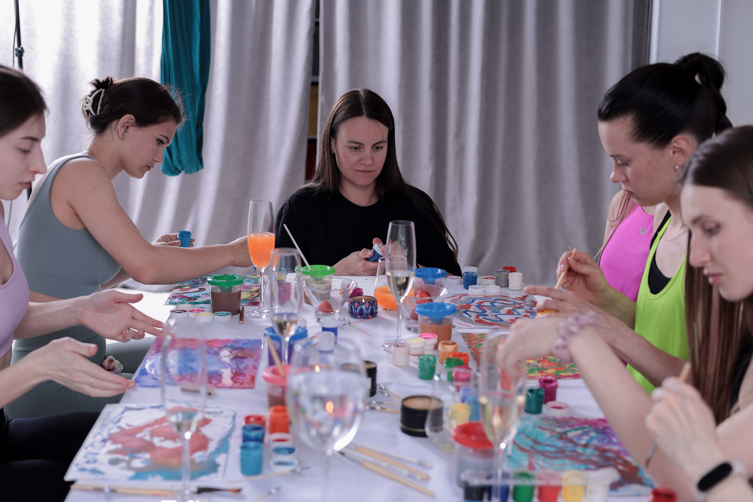 Арт-терапия + аэройога. Фотограф Надршина Лилия