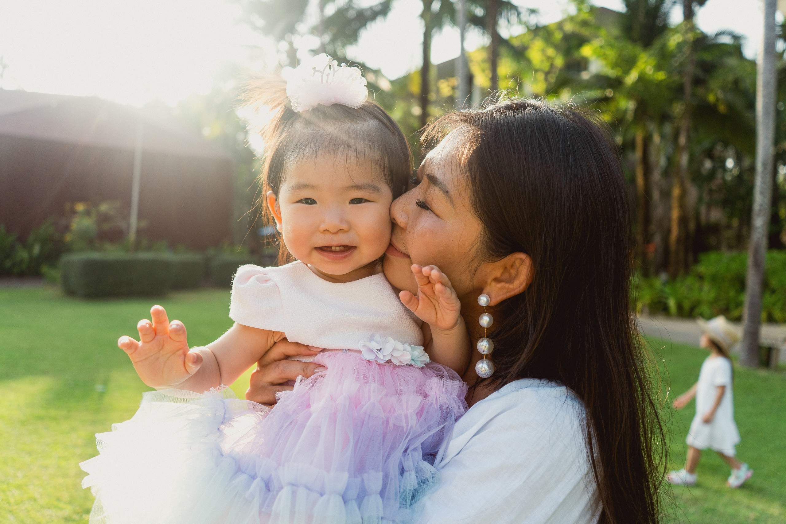 Семейная фотосъёмка на Пхукете – тепло, искренность и любовь вашей семьи на фотографиях. Ян Долматов — фотограф, видеограф и продюсер на Пхукете, Таиланд