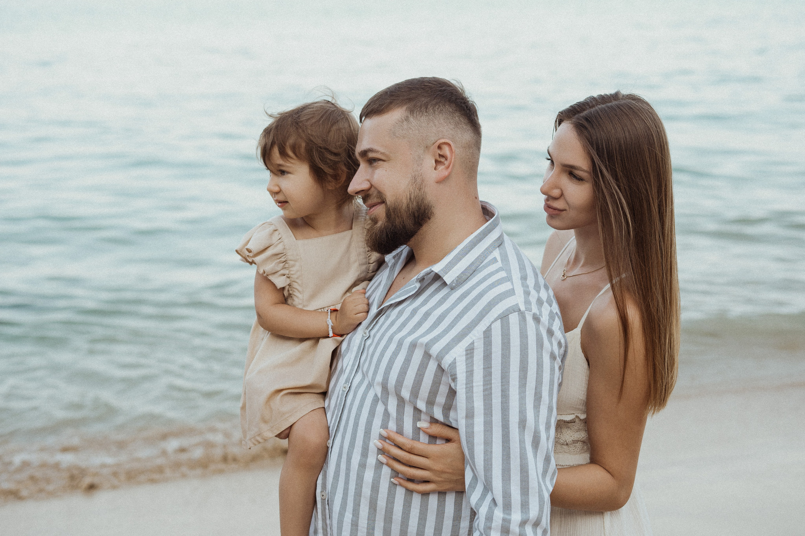 Семейная фотосъёмка на Пхукете – тепло, искренность и любовь вашей семьи на фотографиях. Ян Долматов — фотограф, видеограф и продюсер на Пхукете, Таиланд