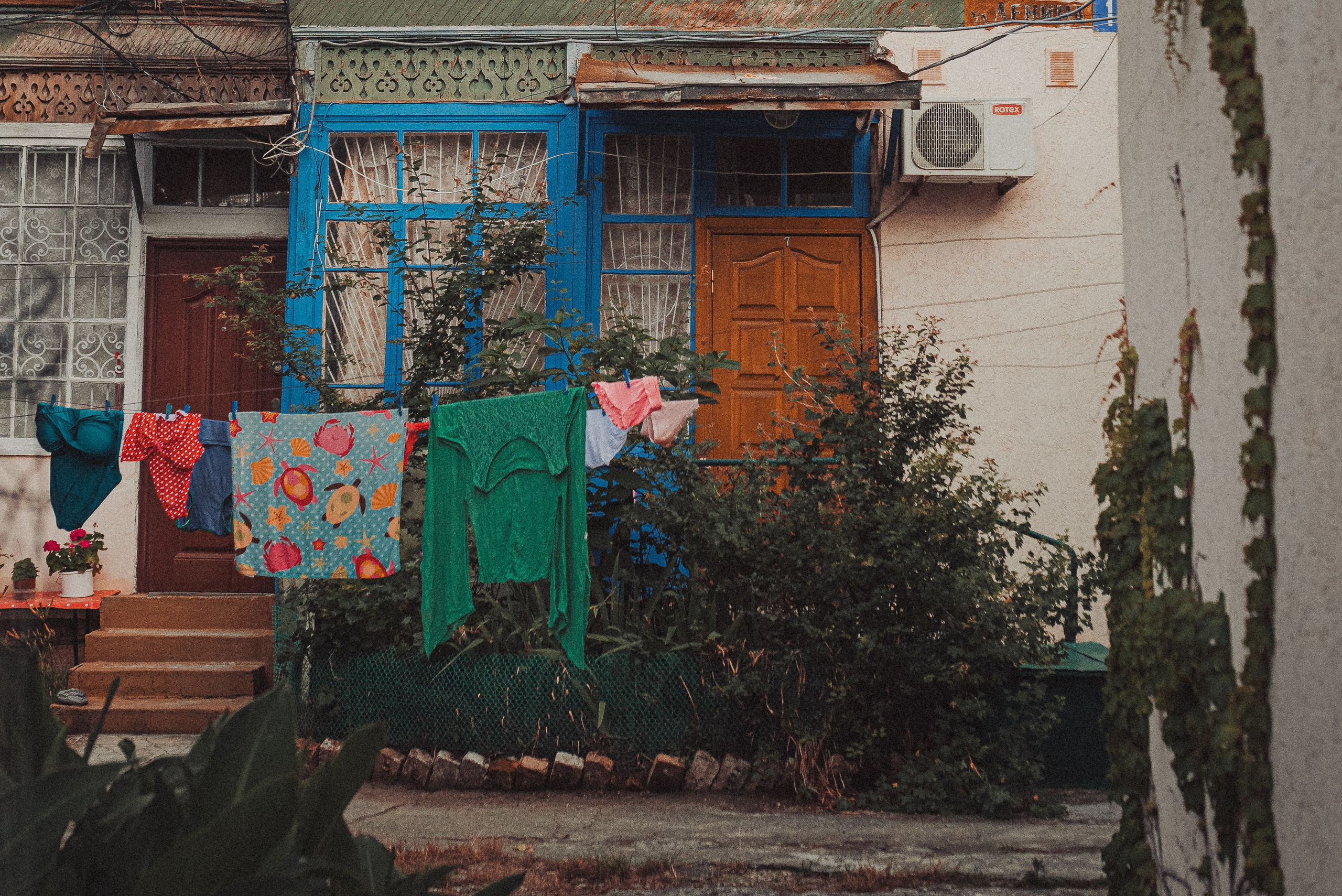 Проект «На улице Ленина». Алупка, ул. Ленина. Документальный фотограф Илья Тихановский