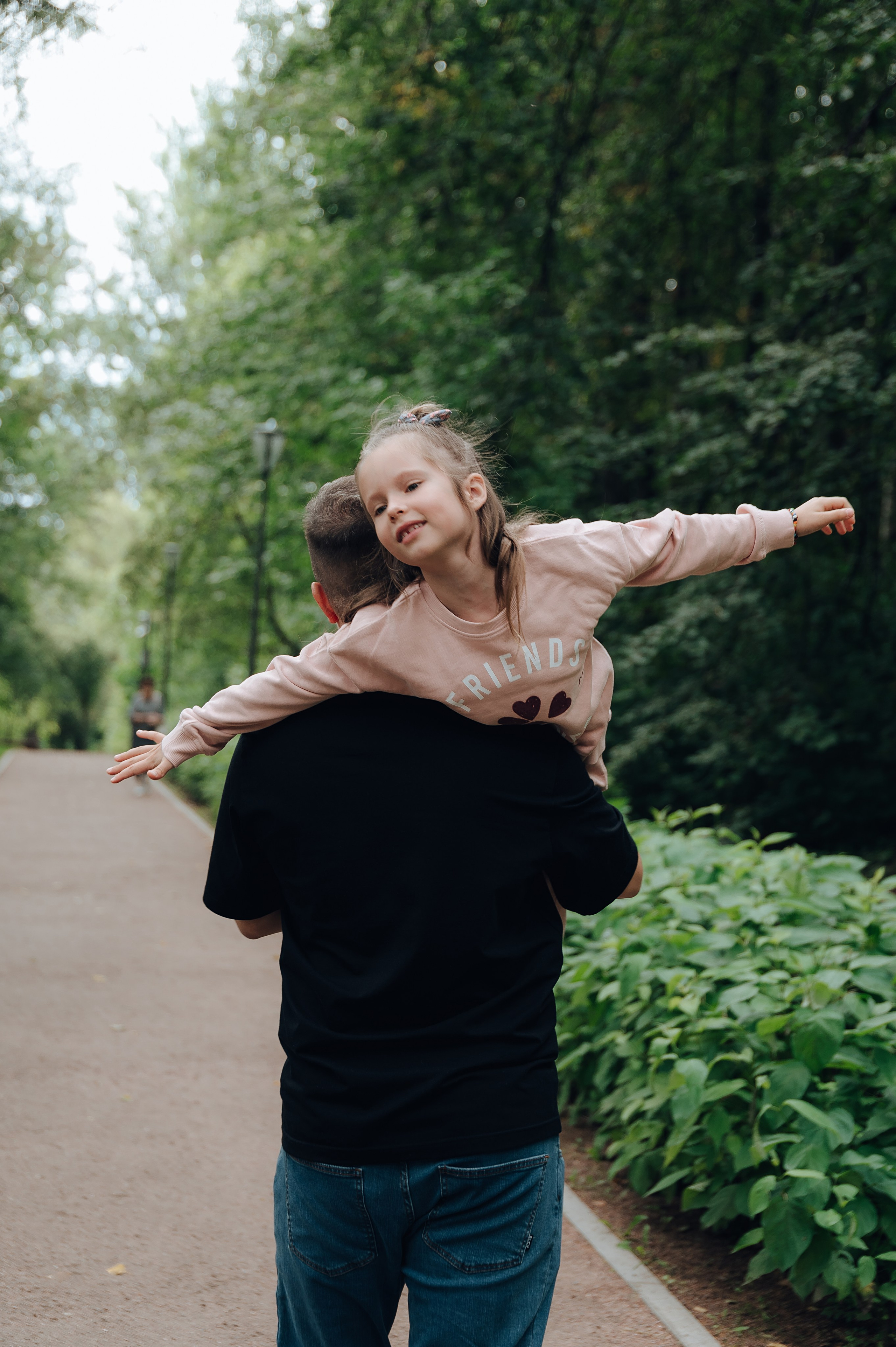 Трое в парке и меховой шар. Детский и семейный фотограф Катерина Мишина