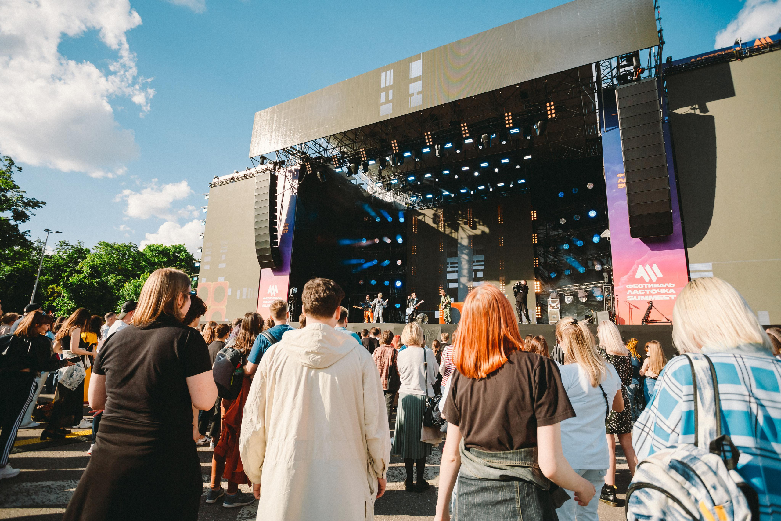 КУРТКИ КОБЕЙНА НА ЛАСТОЧКА SUMMEET. Фотограф Сонкина Татьяна