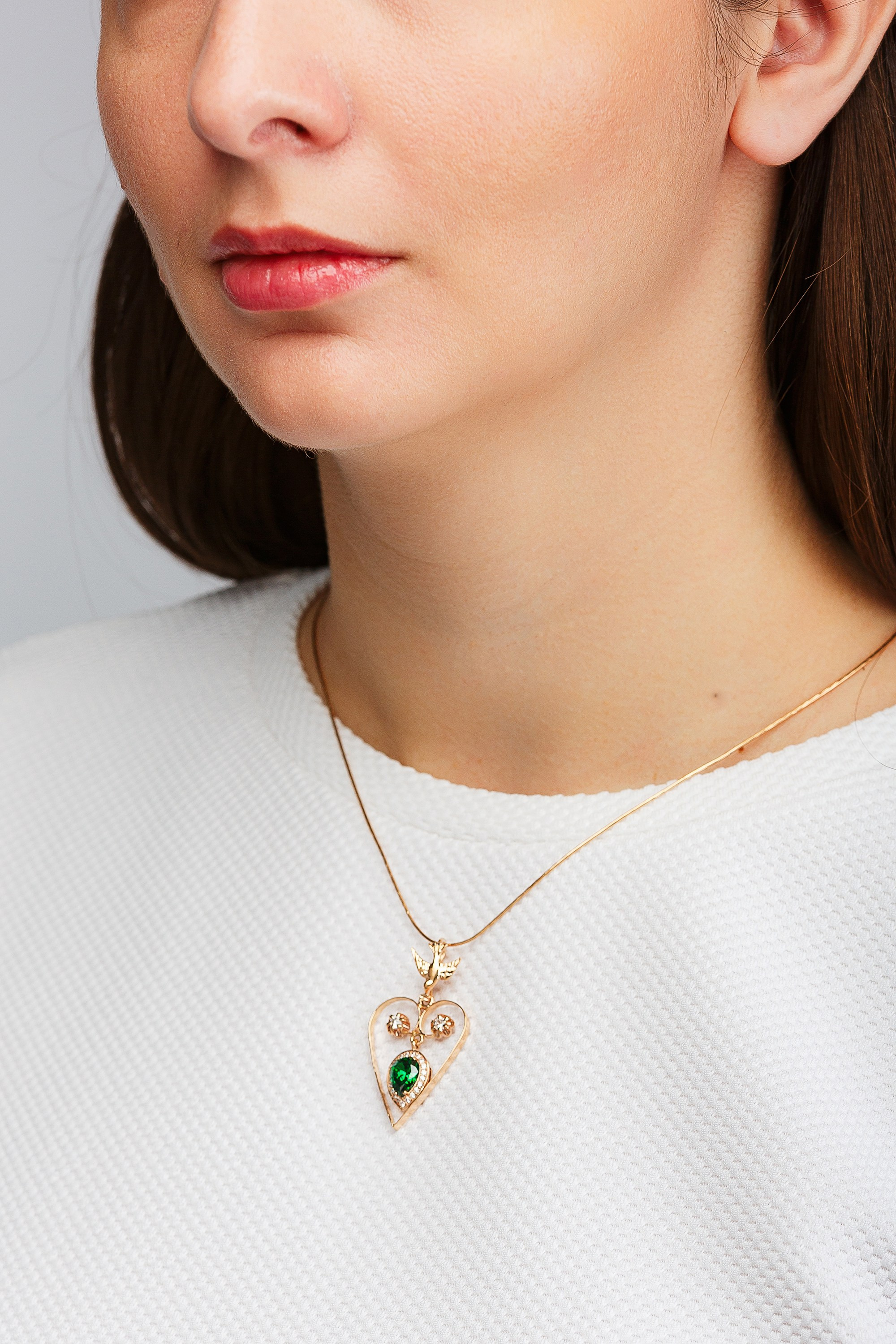 Студийная фотосъемка ювелирных украшений на моделях. Профессиональный фотограф в Санкт-Петербурге. Студийная рекламная фотография. Ювелирный фотограф Сергей Пушкин. Портретная фотосессия. Фото для каталога и маркетплейсов. Фотосъёмка на однородном фоне. Product photographer in Saint-Petersburg, Russia. Gems photo. Фото для сайта. Фотосессия в студии в спб. Фотосессия юкрашений и бижутерии. Фотограф в студии в спб для украшений. 