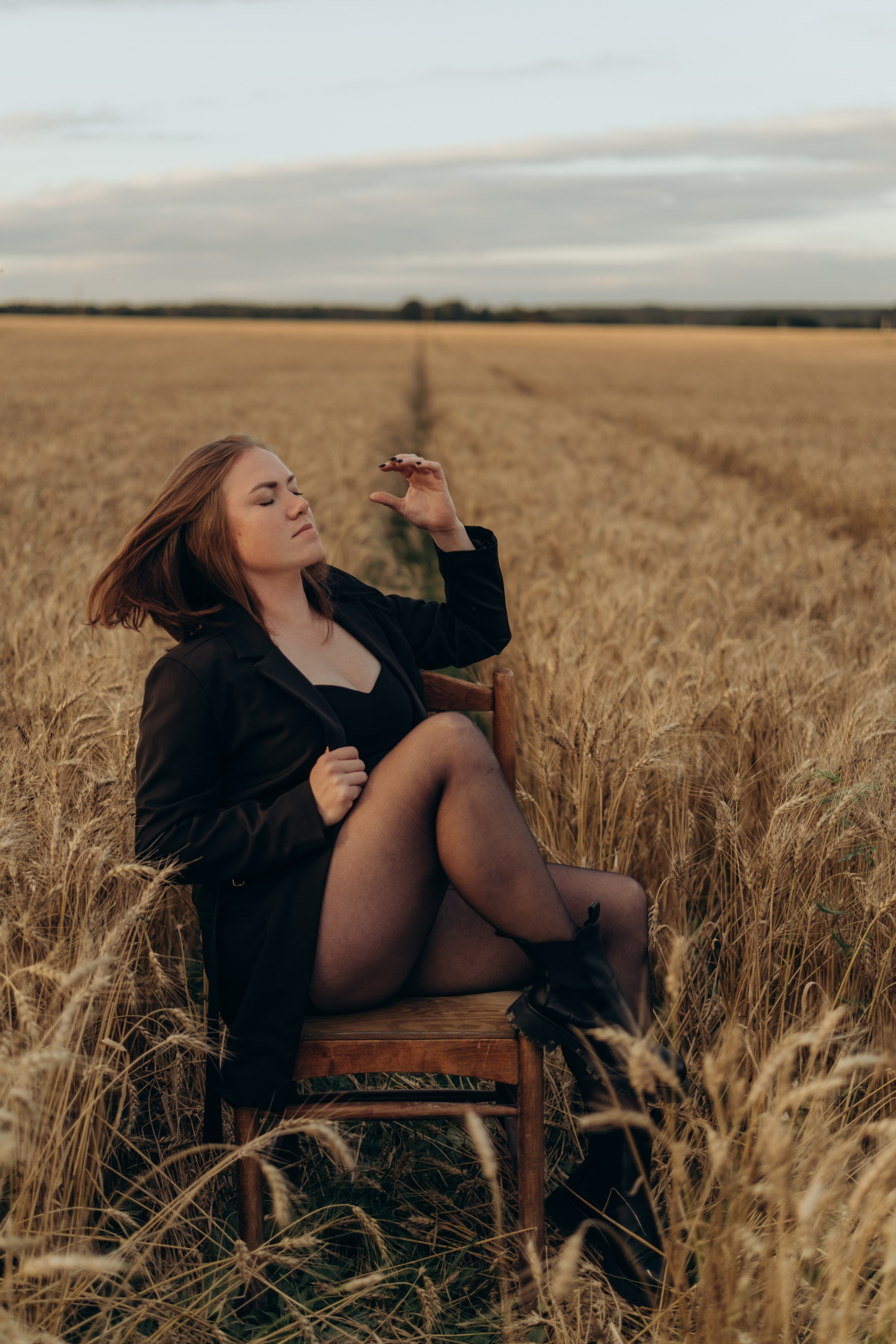 Бунтарка в поле. Фотограф в Тарусе Серпухове Москве Рина Дукежанова