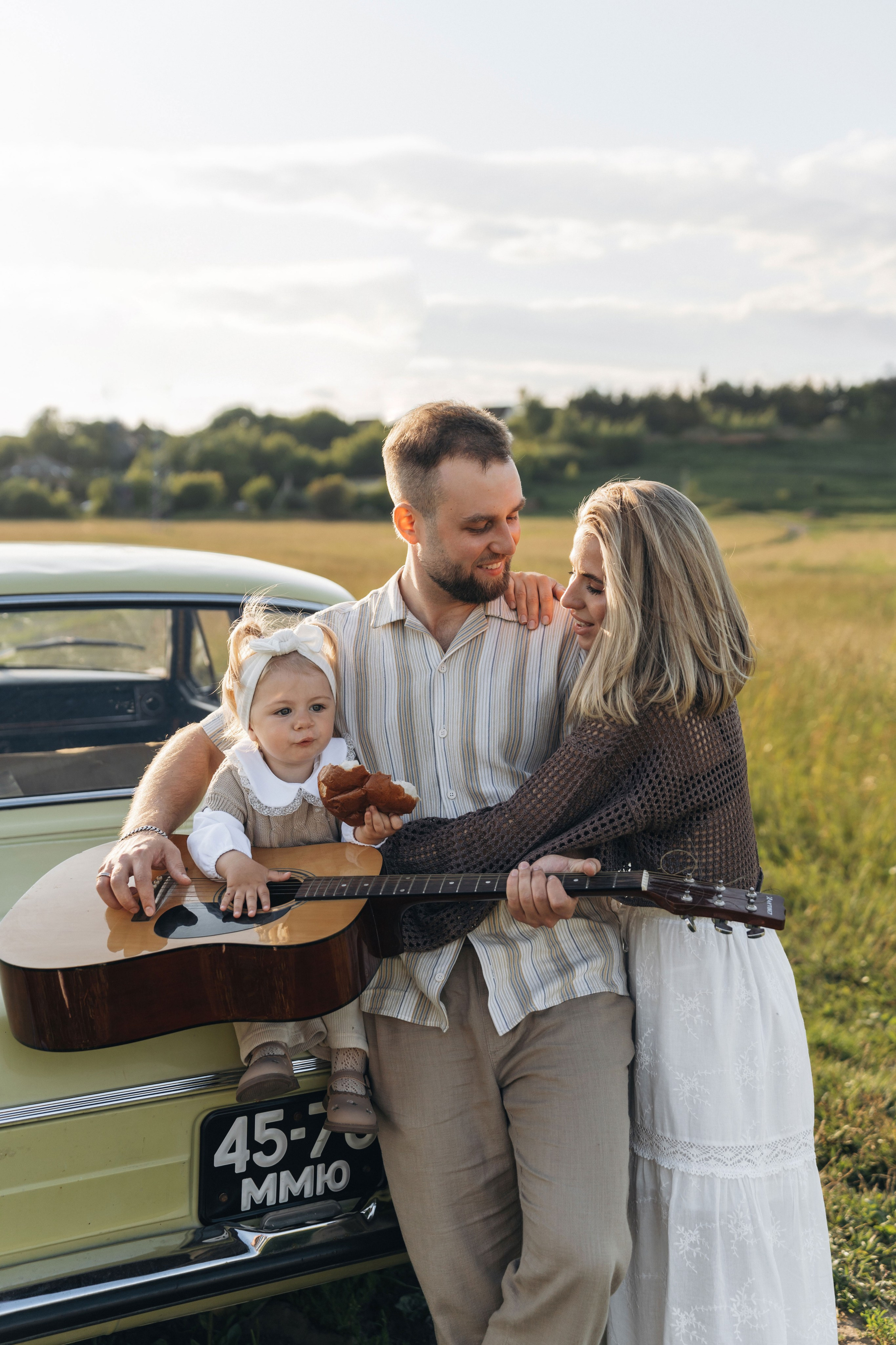 На машине загород. Ваш фотограф Вика Артемова