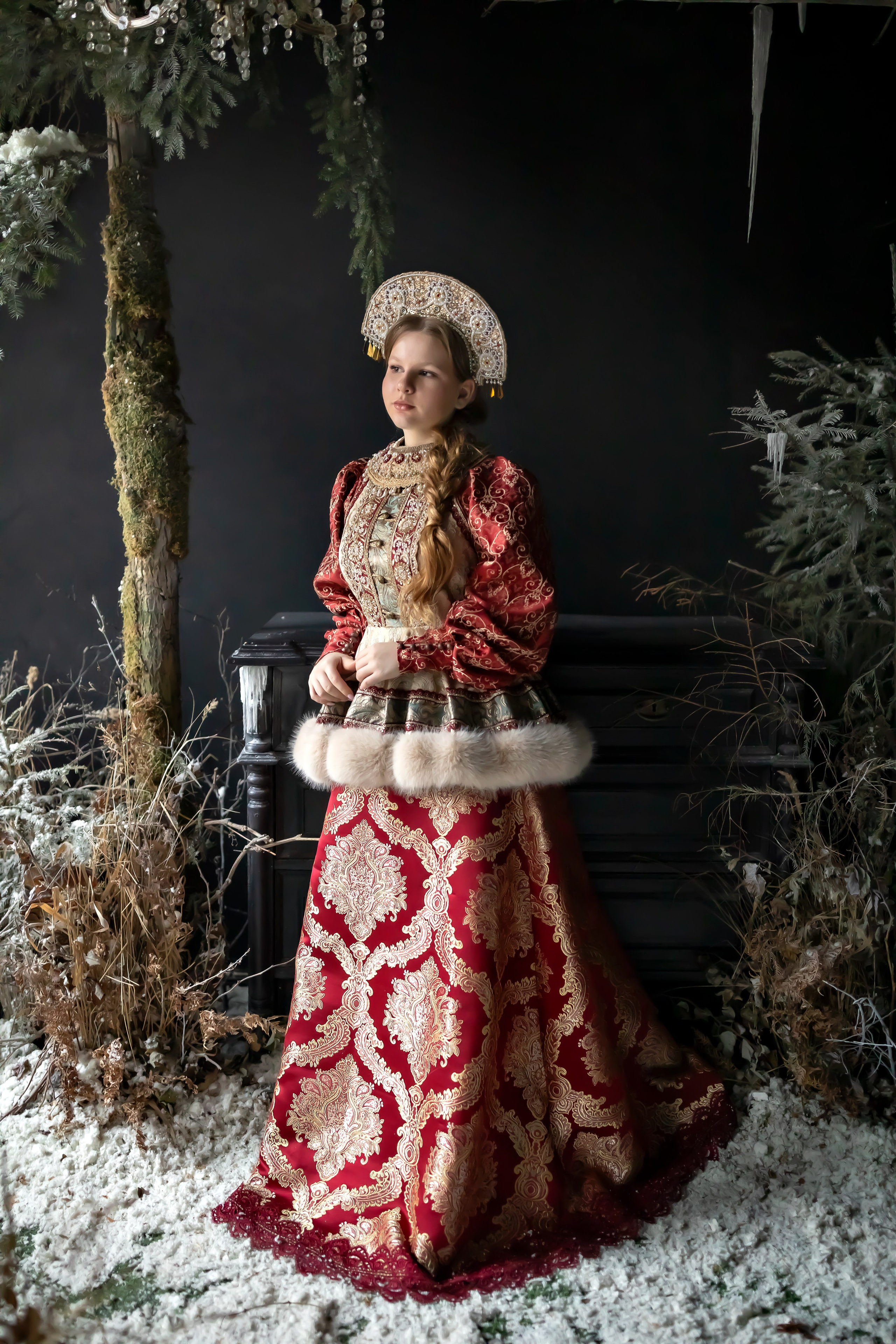 A1. Дизайнер костюмов и украшений, фотограф