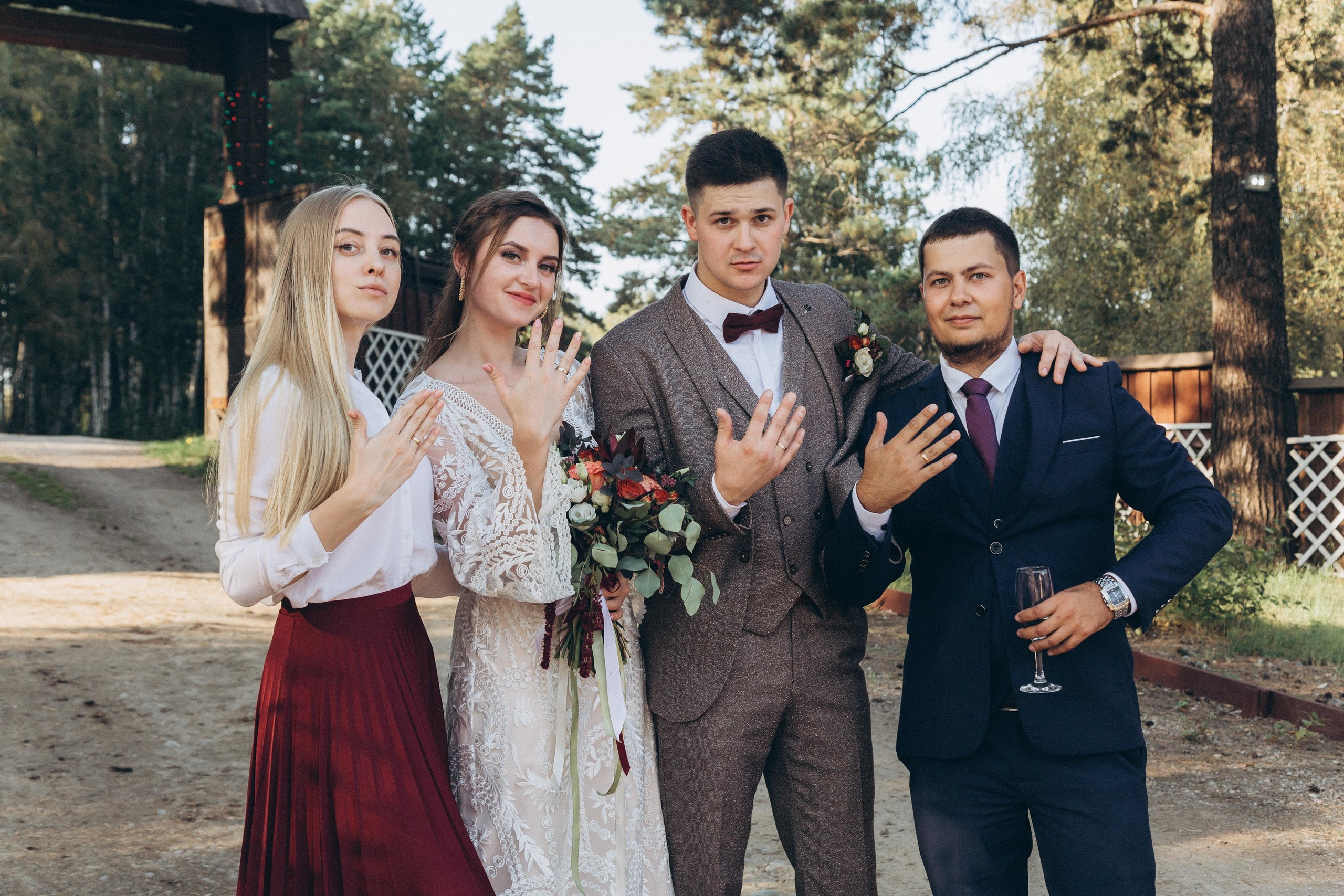 Жаркий солнечный летний день , очень жгучие объятия, поцелуи, энергети. Свадебный семейный фотограф в Иркутске Светлана Светлакова