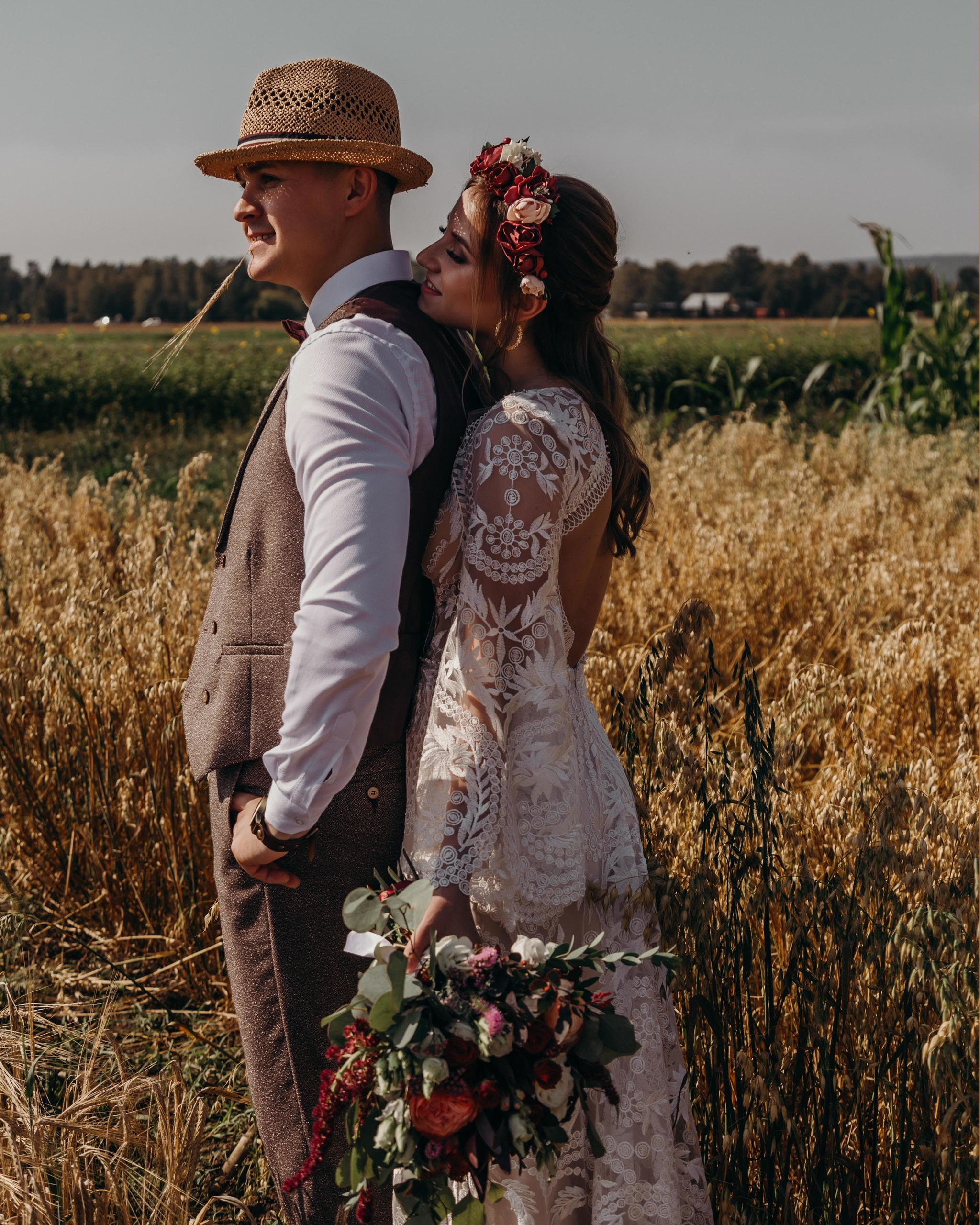 Жаркий солнечный летний день , очень жгучие объятия, поцелуи, энергети. Свадебный семейный фотограф в Иркутске Светлана Светлакова