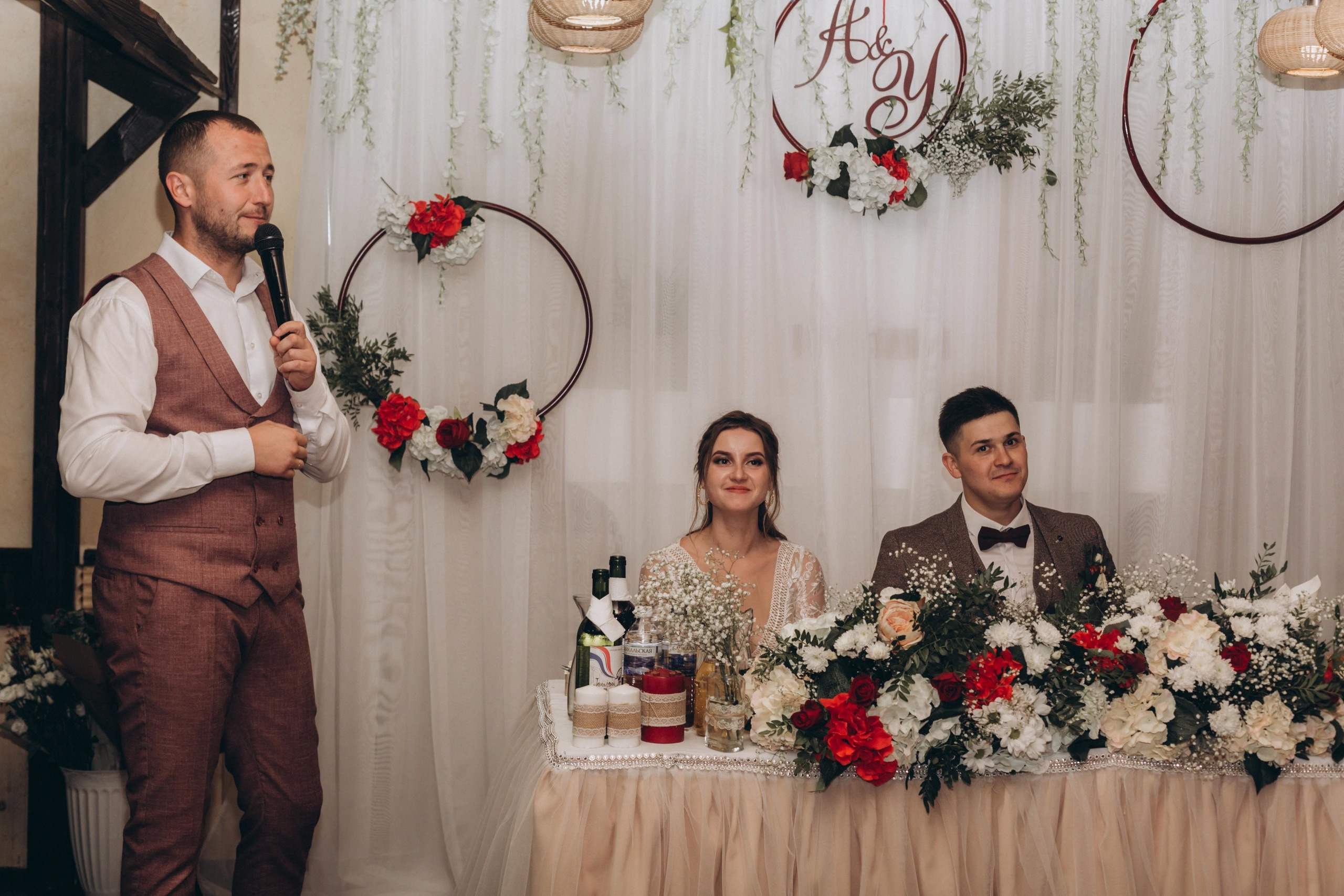 Жаркий солнечный летний день , очень жгучие объятия, поцелуи, энергети. Свадебный семейный фотограф в Иркутске Светлана Светлакова