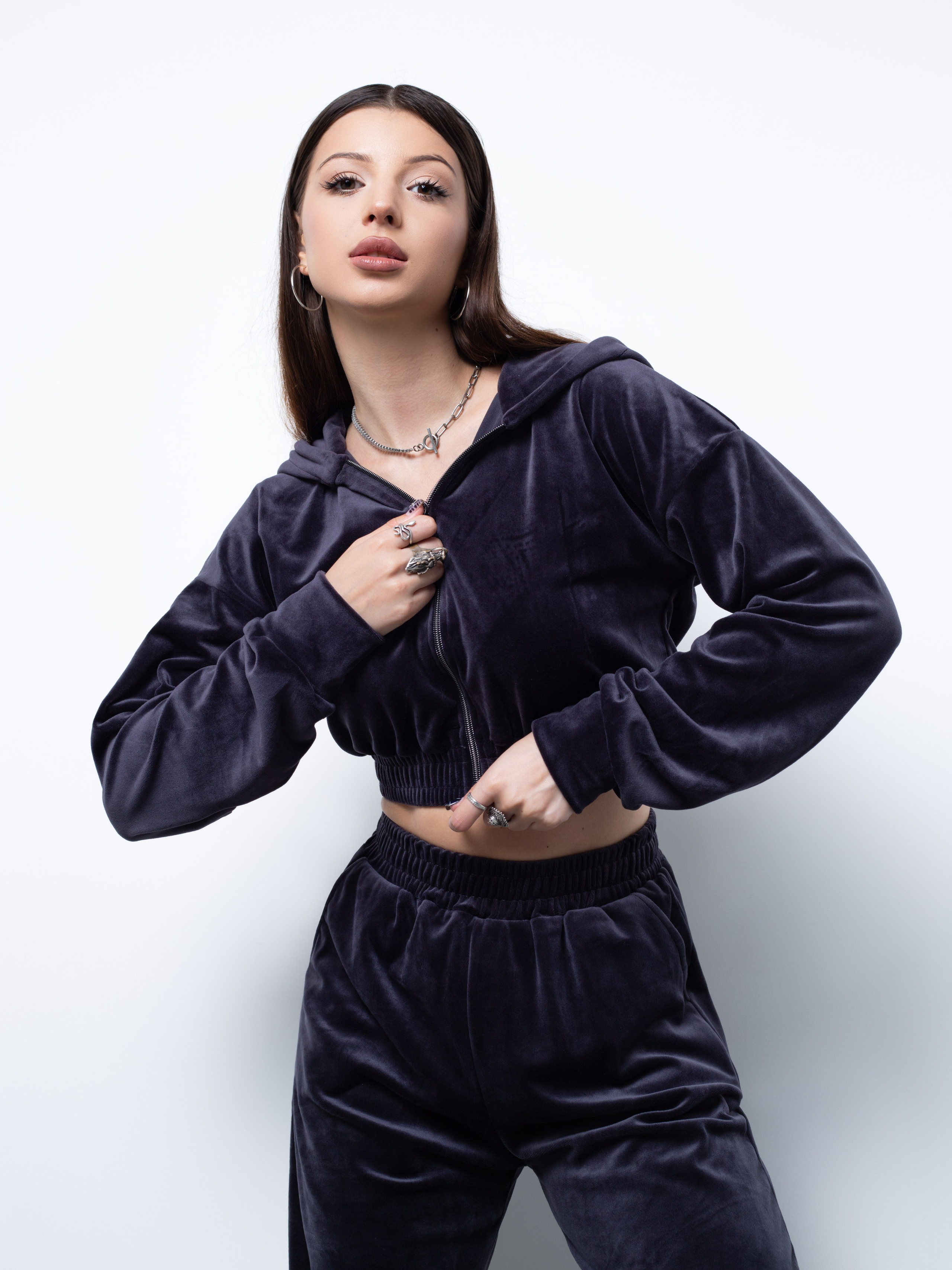 КАТАЛОГ | белый фон. RUNA production — стильные съемки для брендов