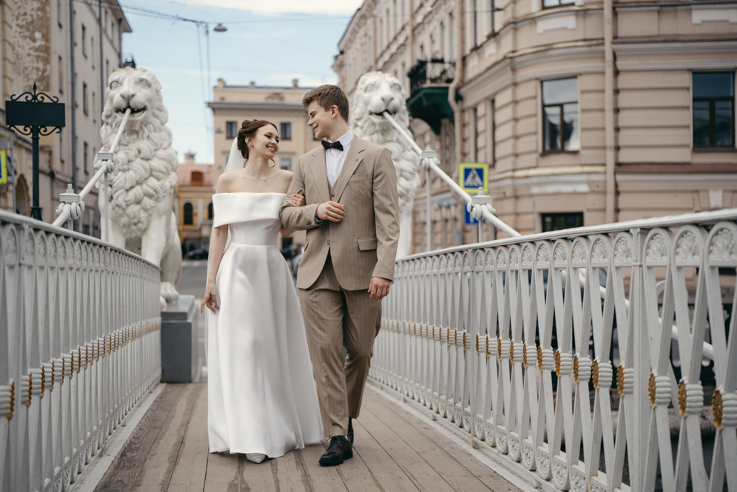 Красивые места для свадебной фотосессии летом в Санкт-Петербурге. Свадебный фотограф Александр Невский в Санкт-Петербурге