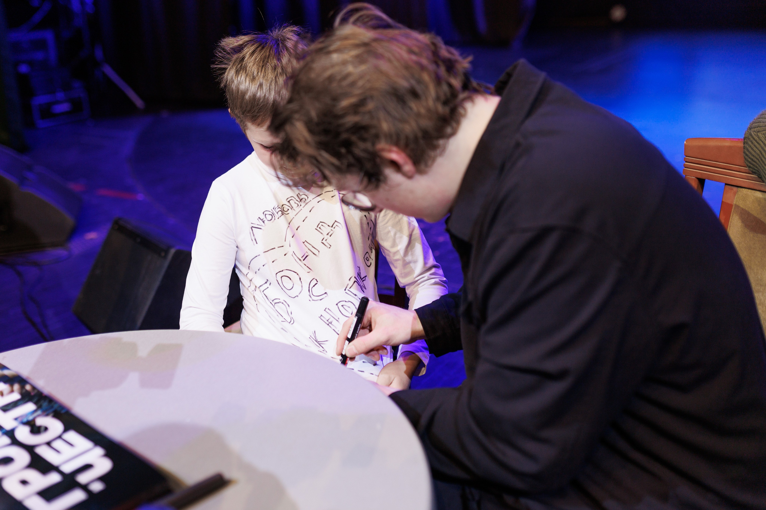 Выксунская премьера «Громко и Честно. Бонд с кнопкой». Фотограф городских и семейных событий Артем Карпухин