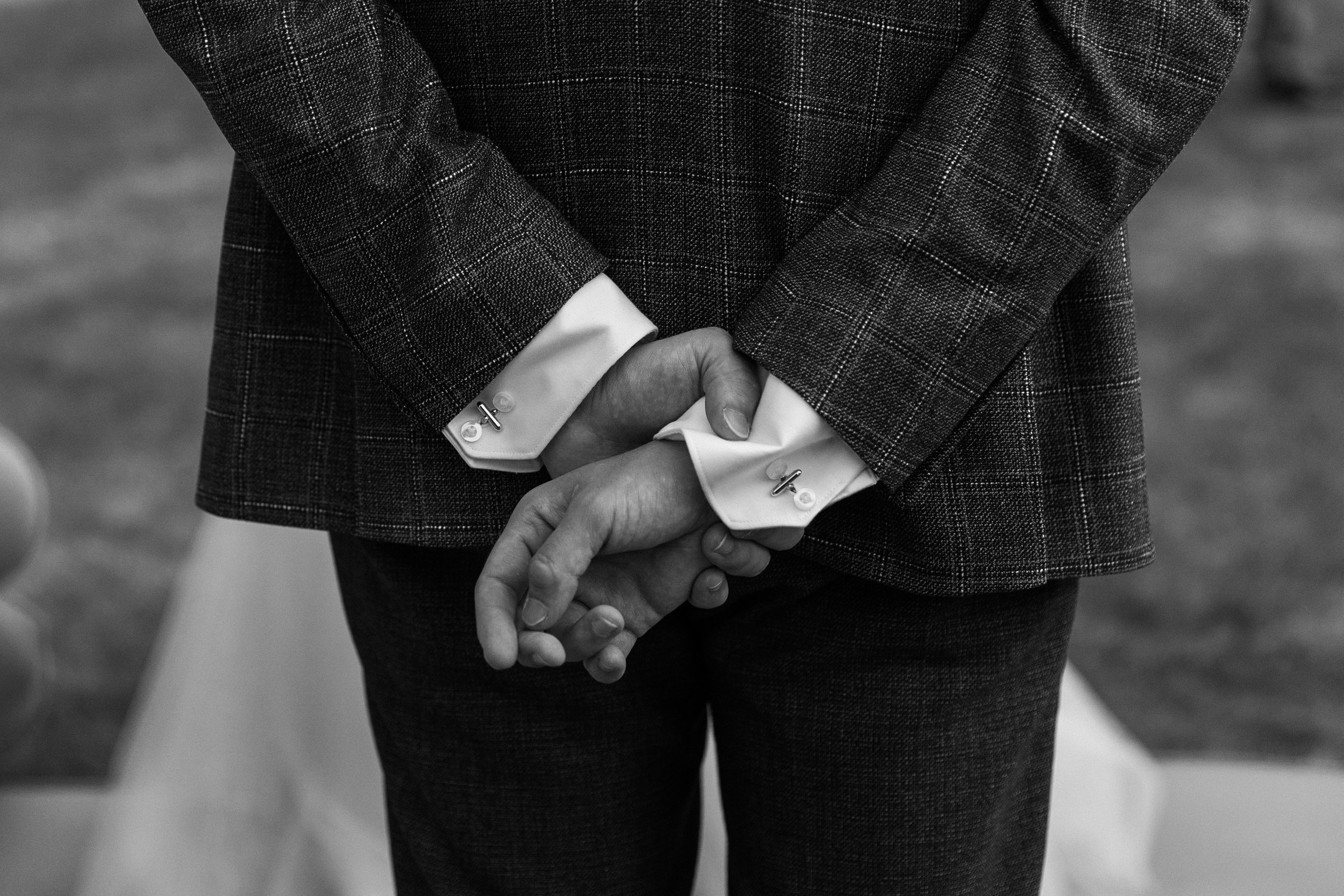 HOLDING_OUT_OF_THE_HERO. Wedding photographer in Europe