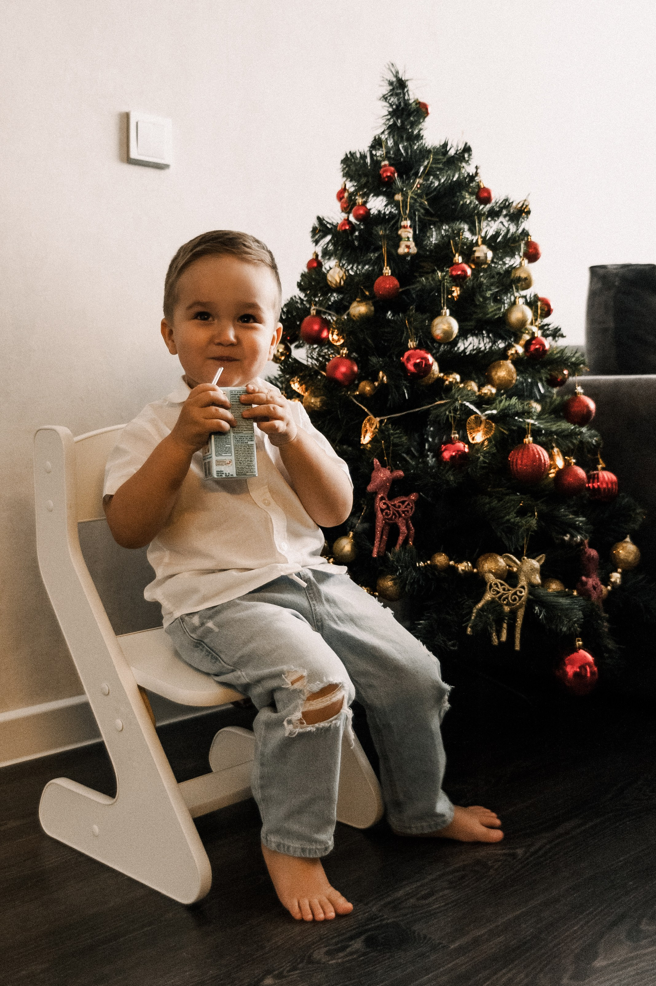 Тренды новогодних съемок 2025. Фотограф в Екатеринбурге Артём Зайнетдинов