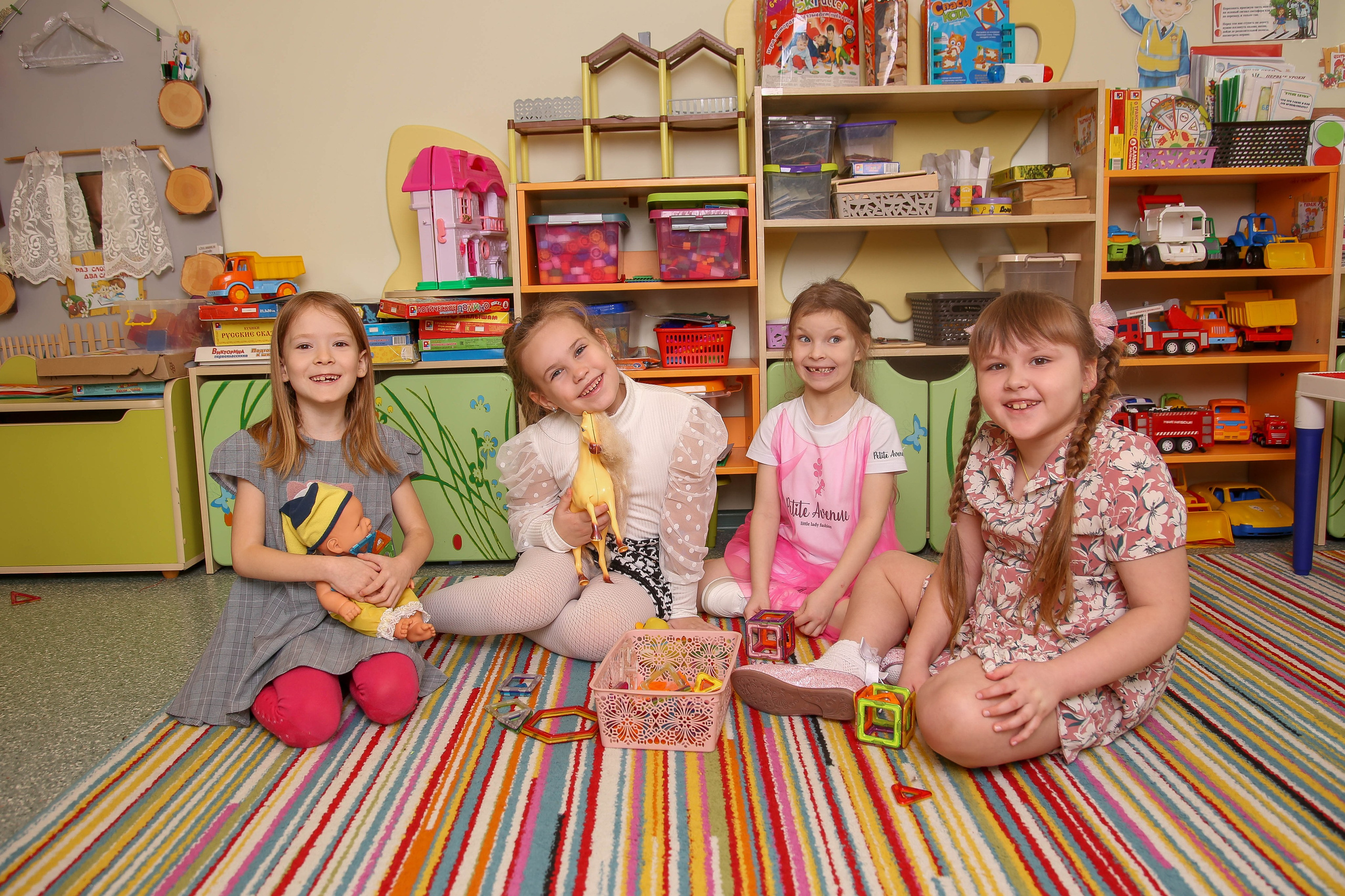 Выпускные альбомы для детского сада печать на заказ. Выпускные альбомы в Тюмени для школ, садов, вузов спортивных секций