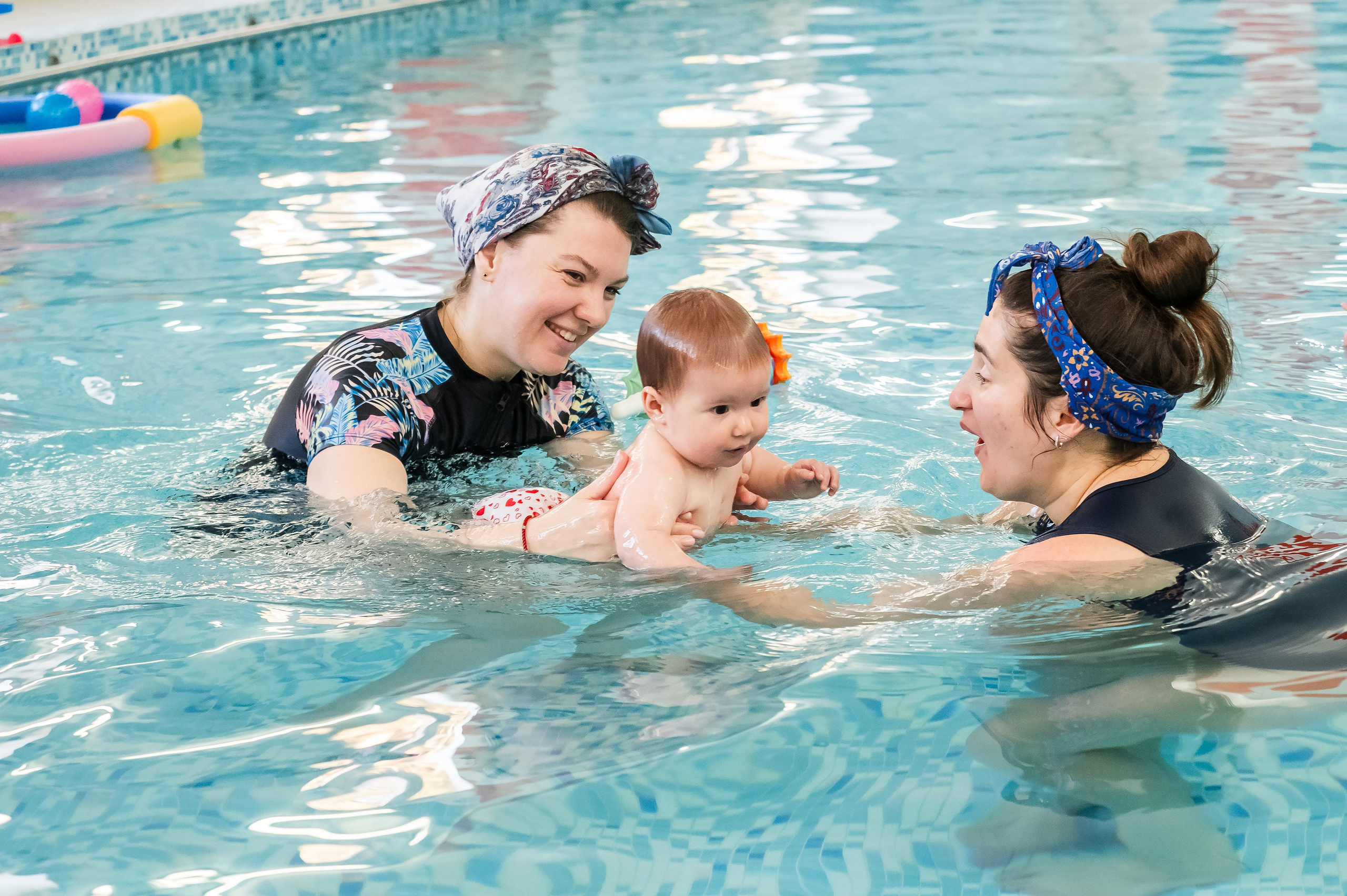 Грудничковое плавание. Репортажный, семейный и детский фотограф в Пензе и Заречном Арина Ермилова. Картины барельеф на заказ