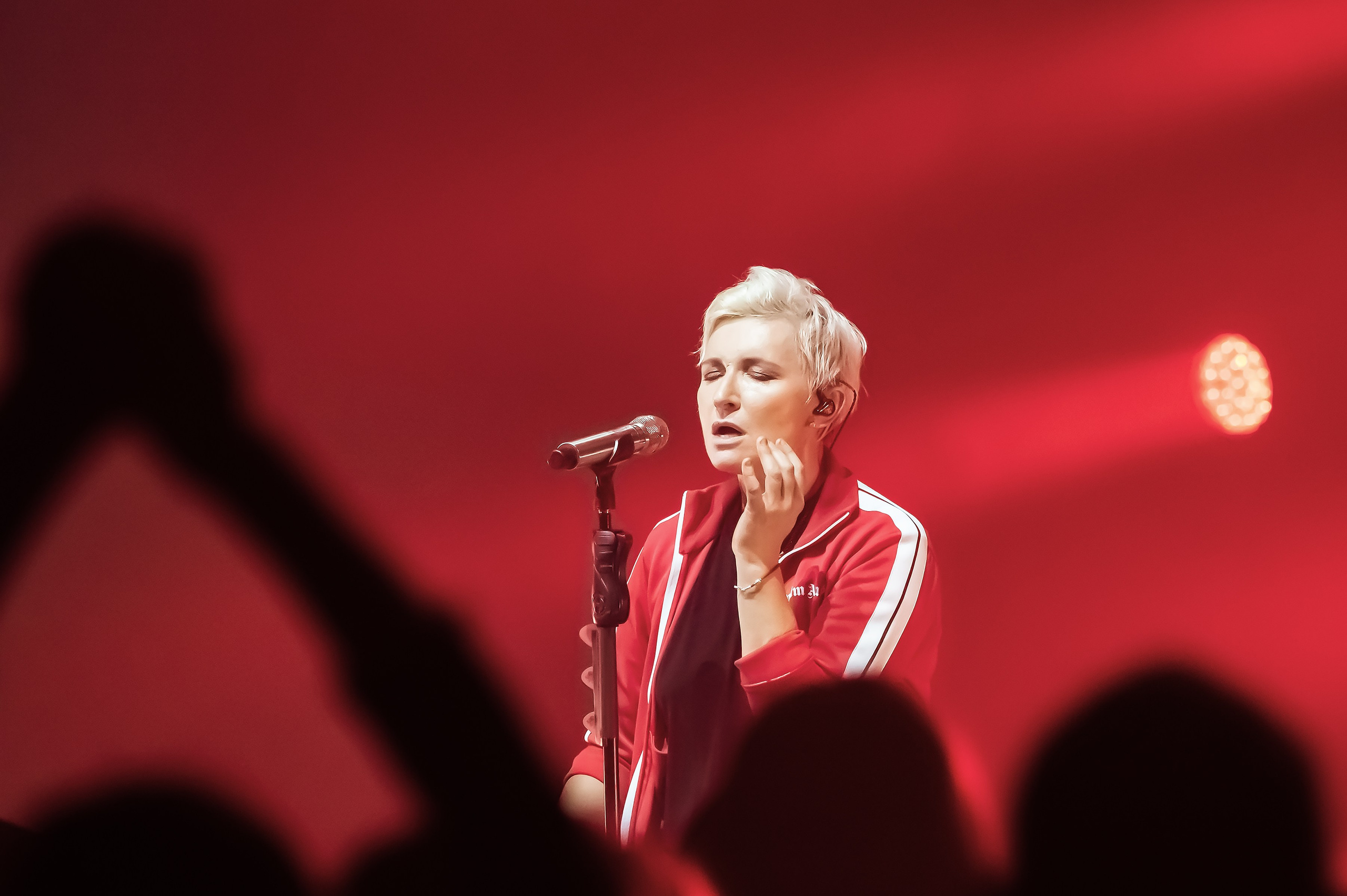 Концерт Арбениной. Репортажный, семейный и детский фотограф в Пензе и Заречном Арина Ермилова. Картины барельеф на заказ