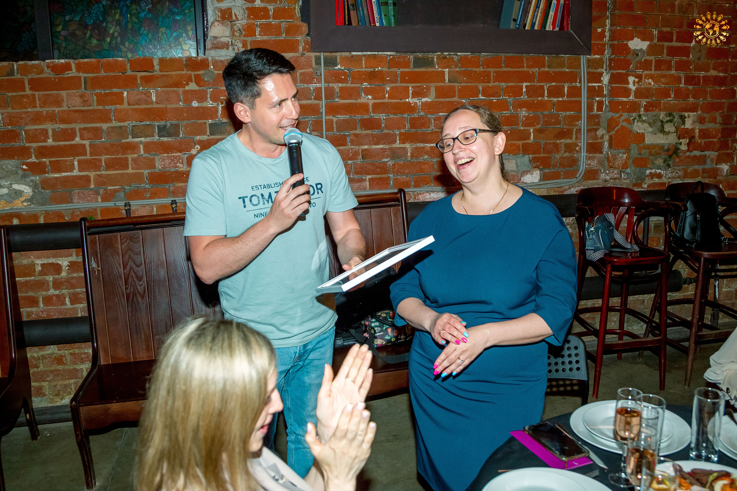 Выпускной 2023 (Школа 548; 9 Ж класс) AG Loft «Библиотека», Москва. Репортажная съемка в Москве и области. Анималистика