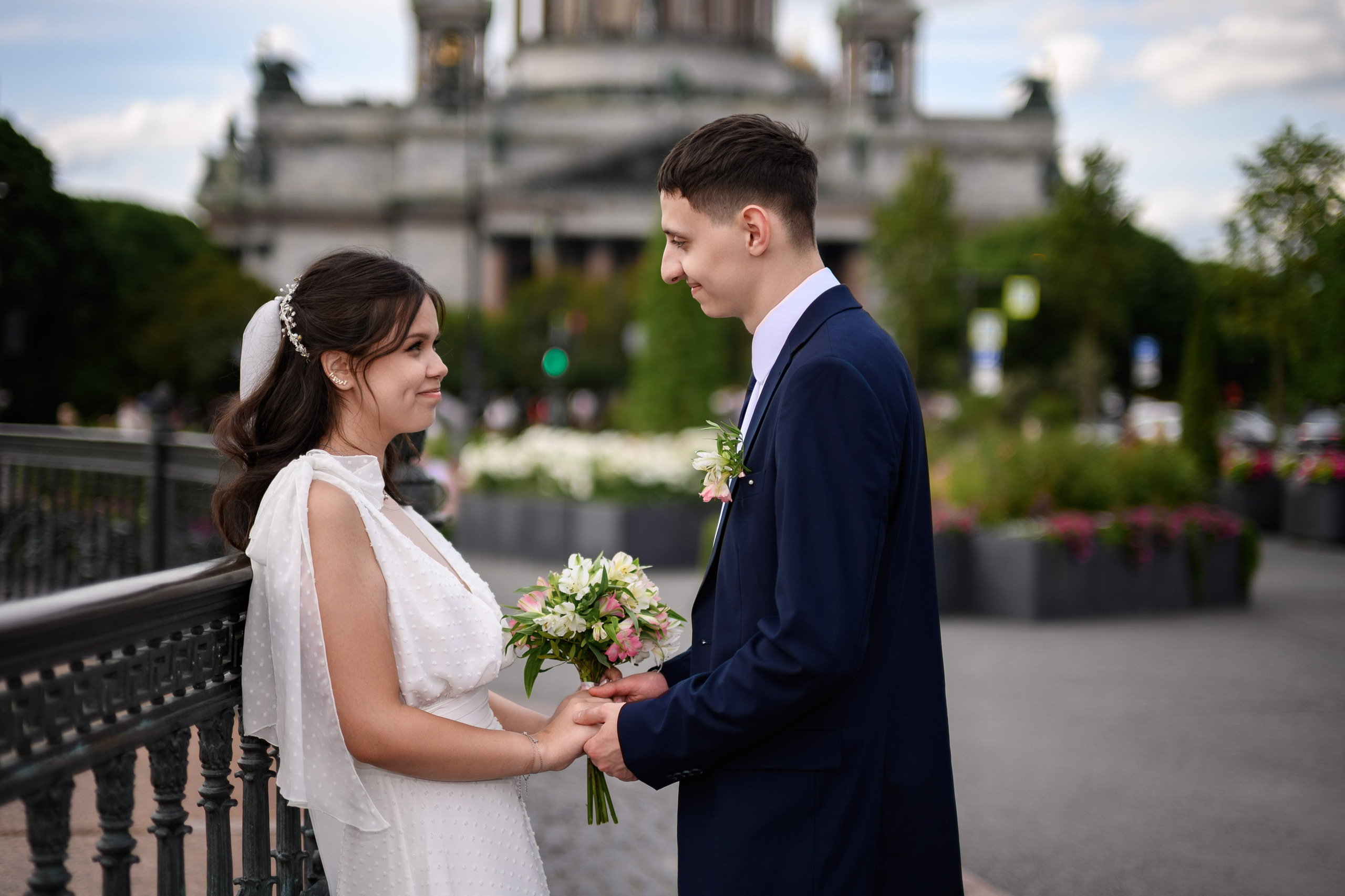 Места в Санкт-Петербурге для индивидуальных и семейных фотосессий. Уличная портретная фотосъёмка в плохую погоду в СПб