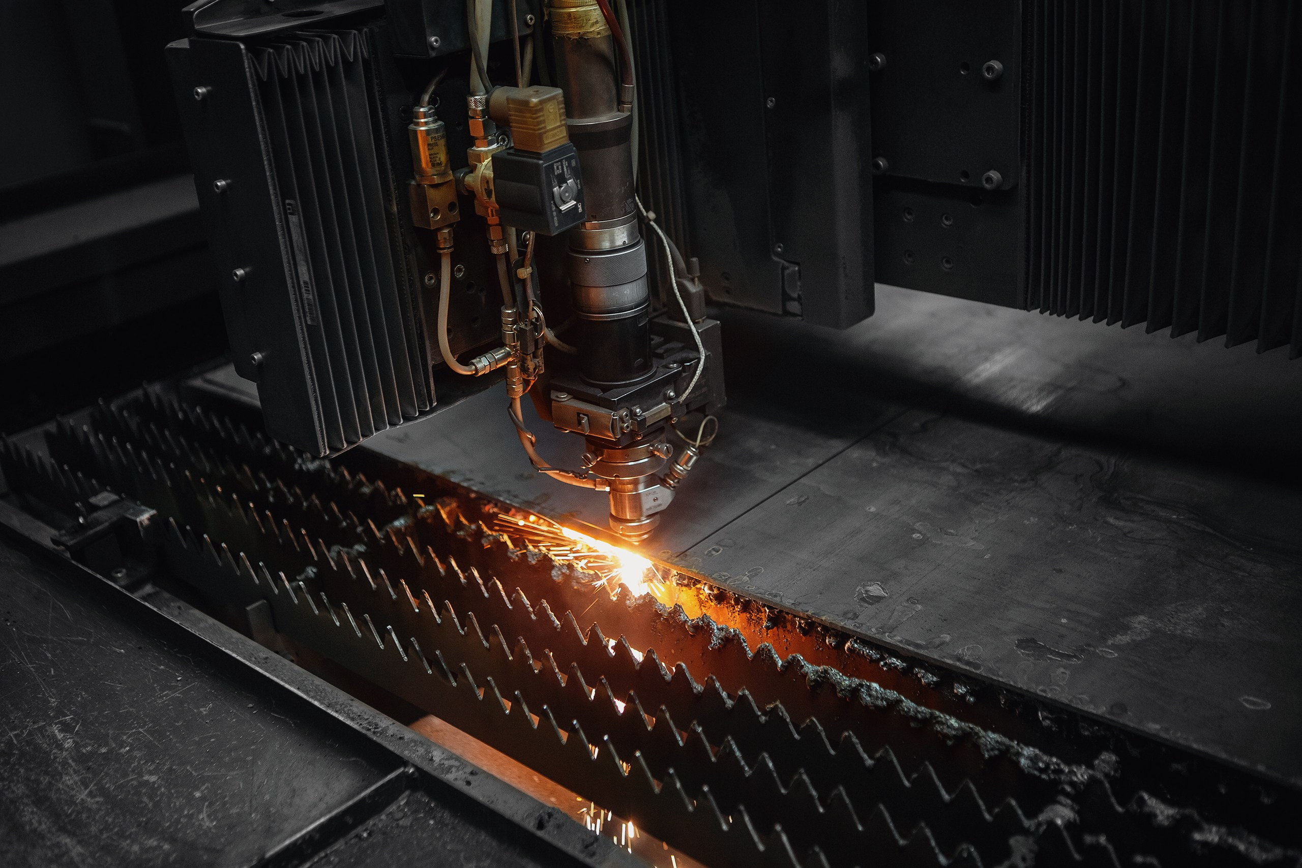резка металла на завод фотограф для предприятий и промышленности