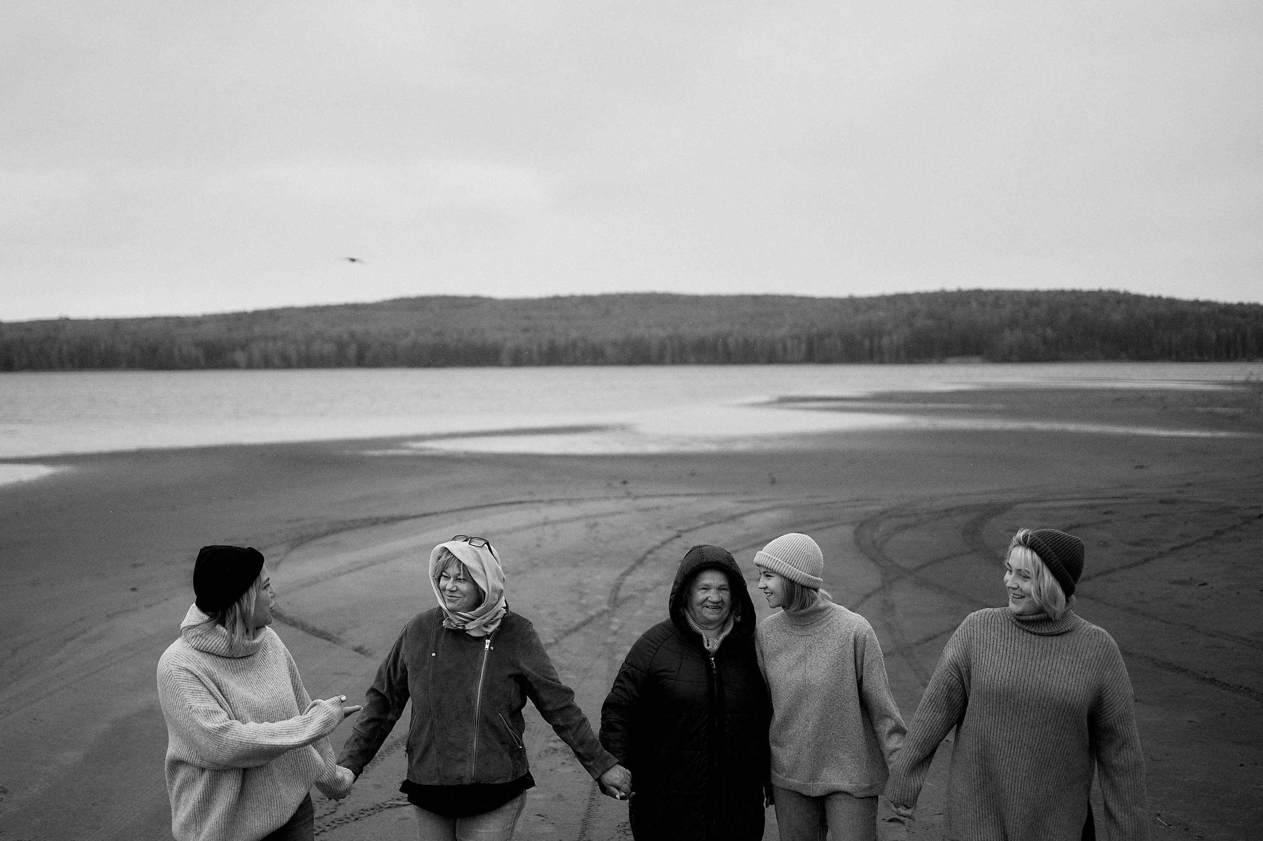 Аня, Таня, Полина, Оля и бабушка Клава. Свадебный фотограф Чайковский