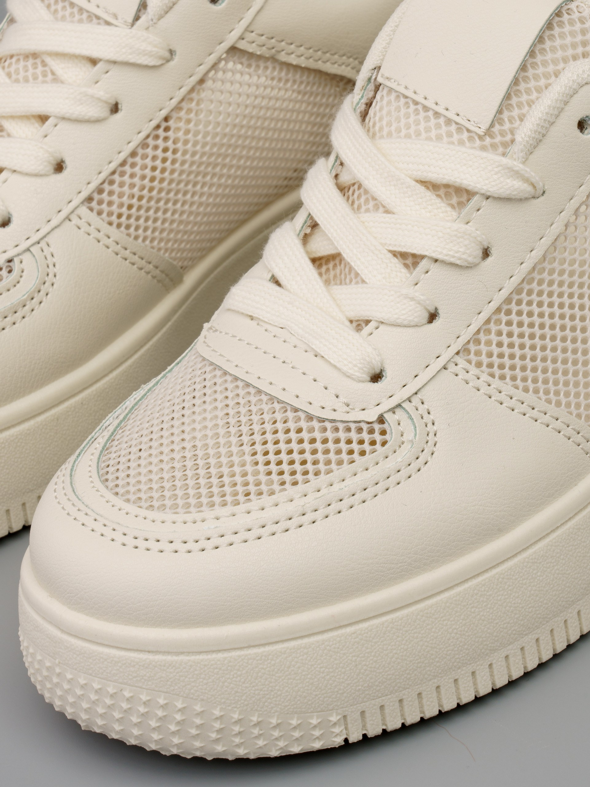 Предметная съемка и продакшн видео обуви для каталога, сайта, маркетплейсов. Студия коммерческой съемки ХВОЯ