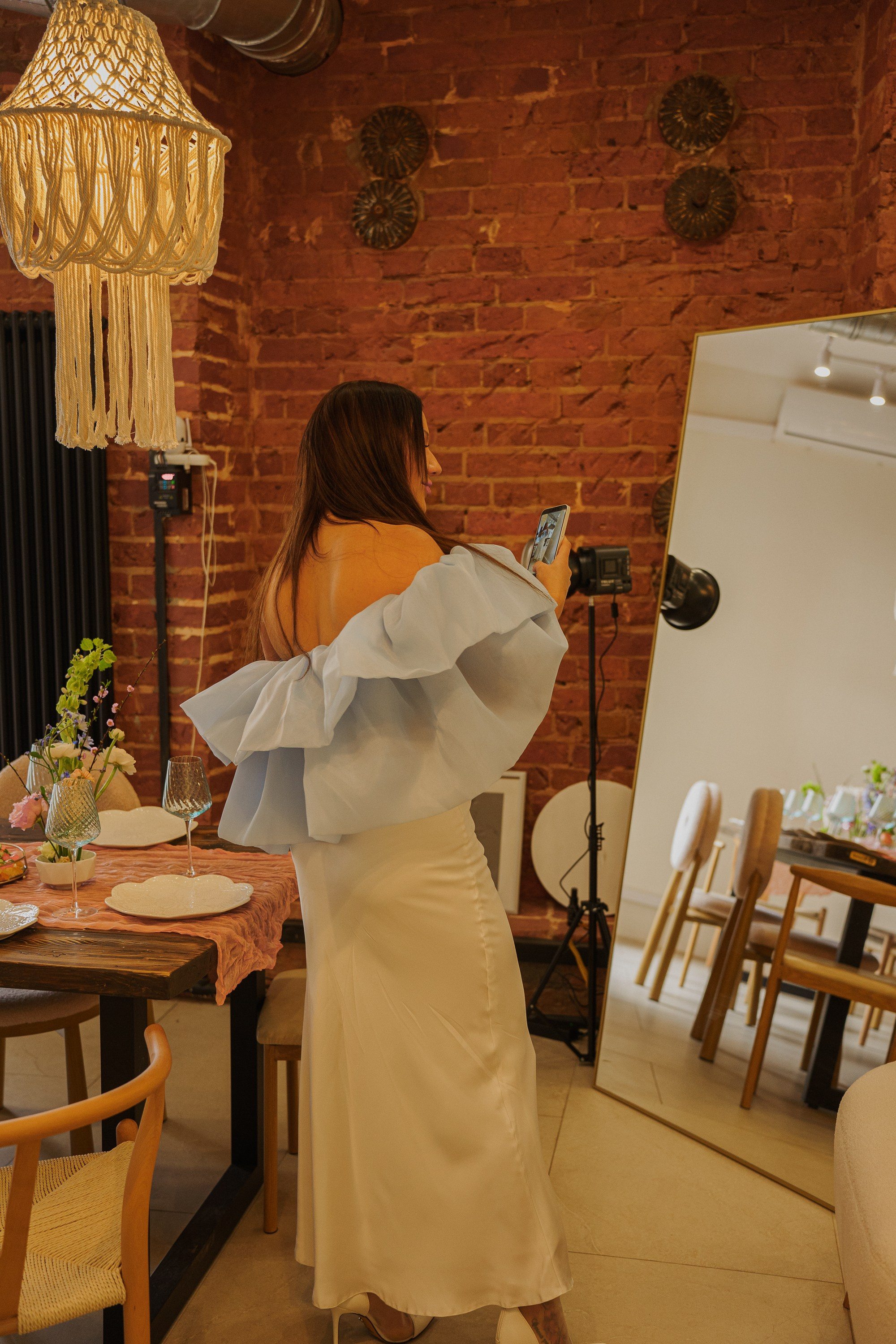 ВЕСЕННИЙ БРАНЧ. Женский портрет