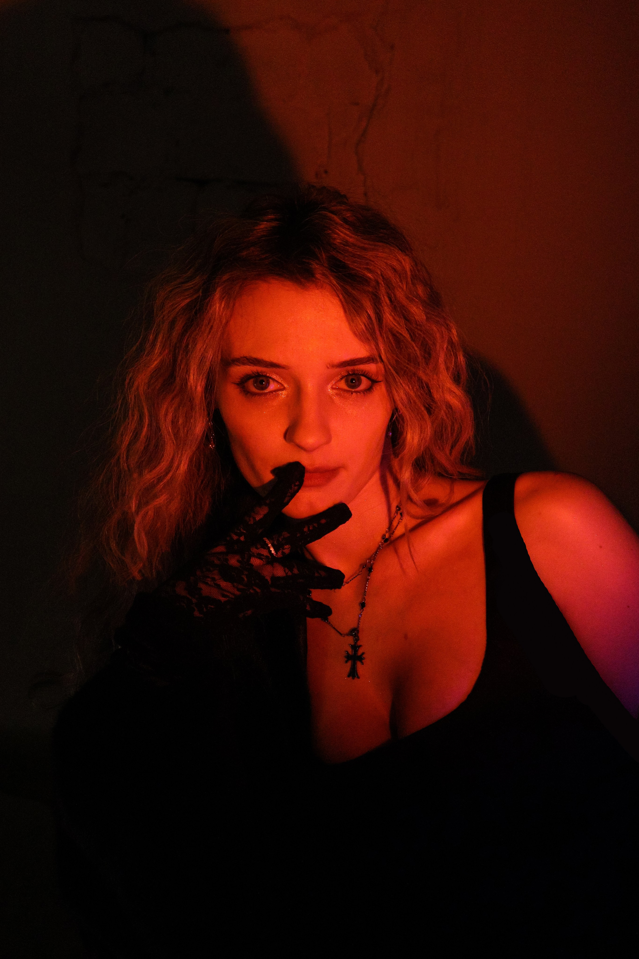 В свете старой лампы. 