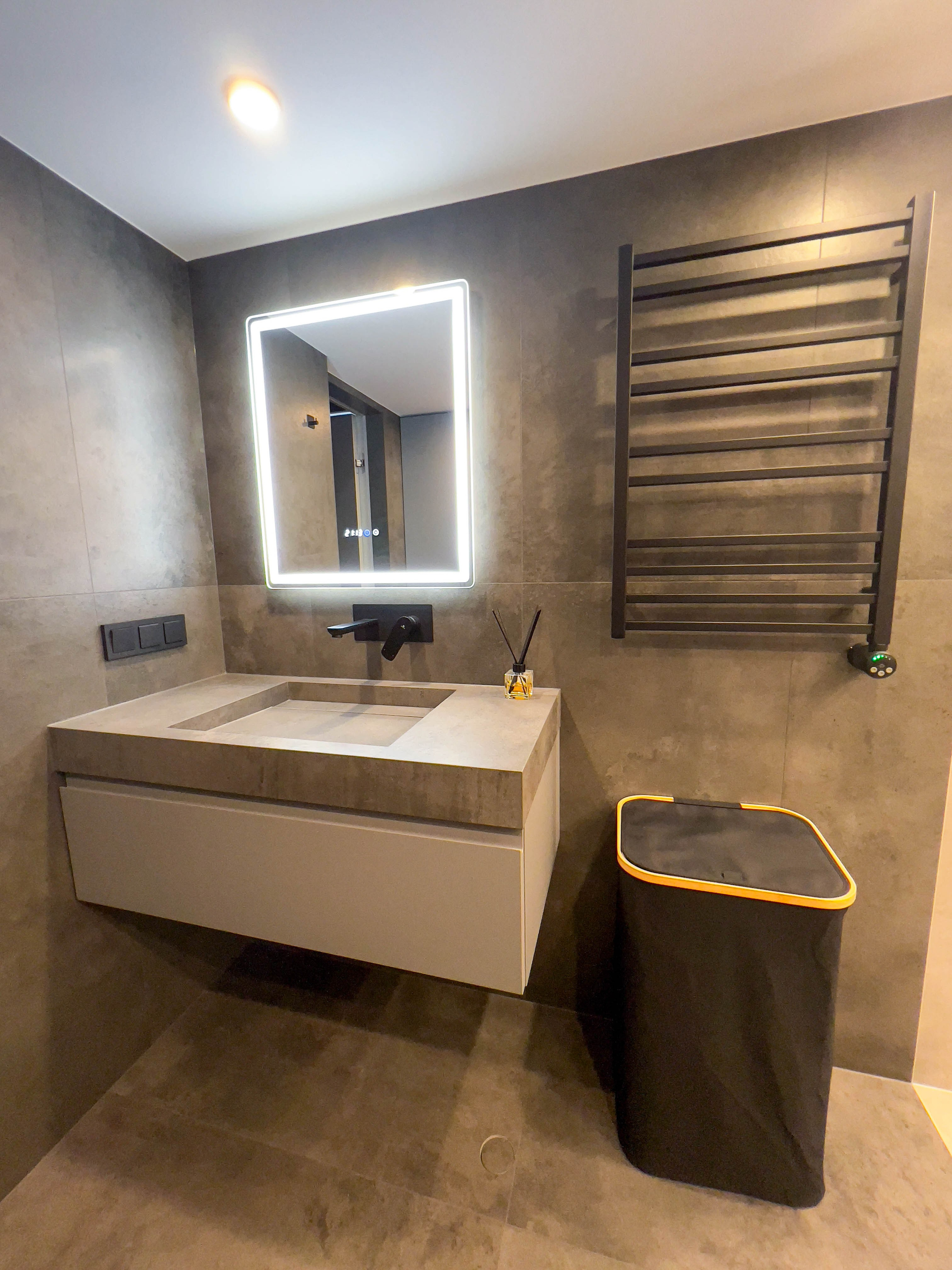 The apartment is on two levels. Fotograf Dmitrii Donets