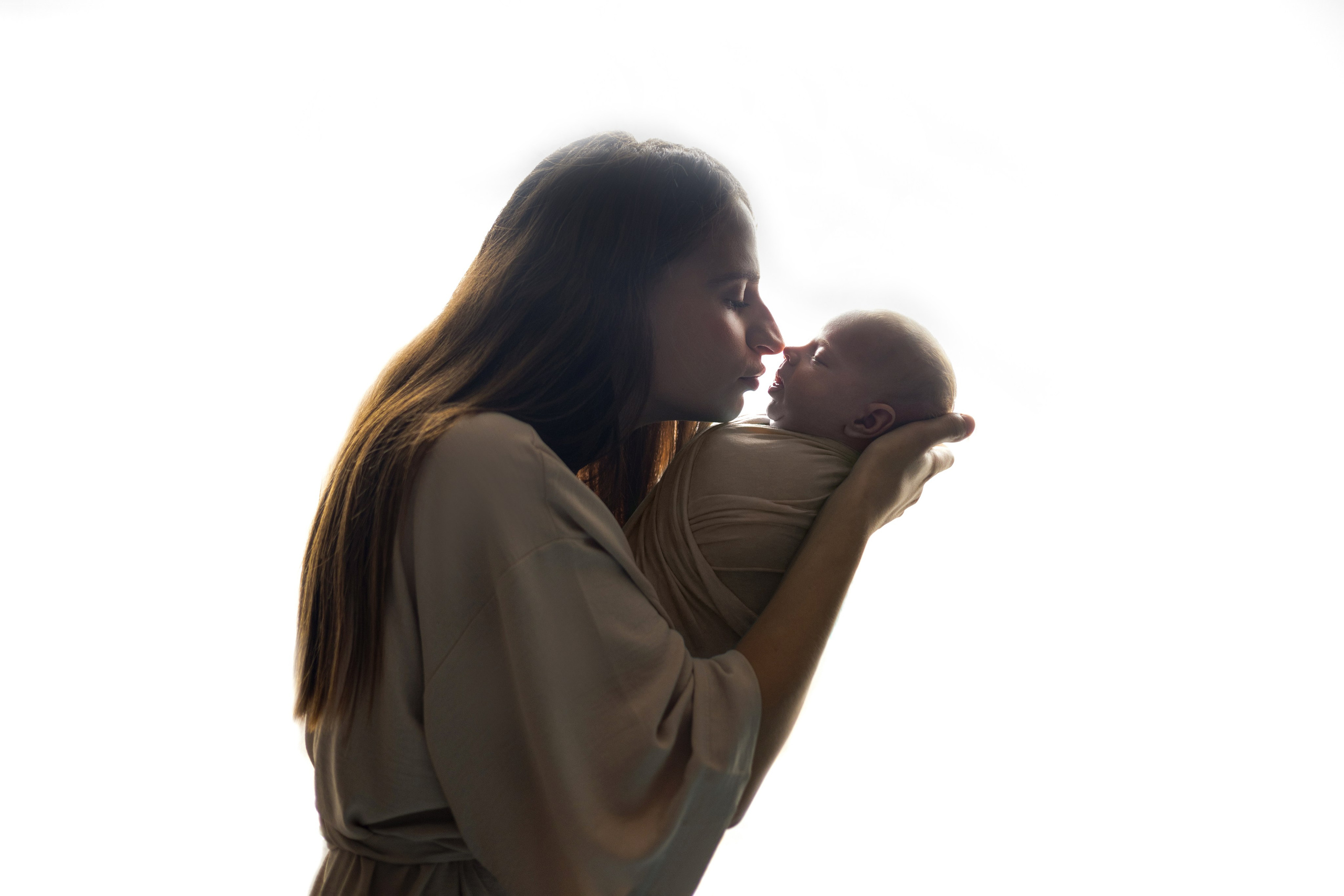 мама с младенцем фотограф новорожденных саратов ньюборн фотосессия