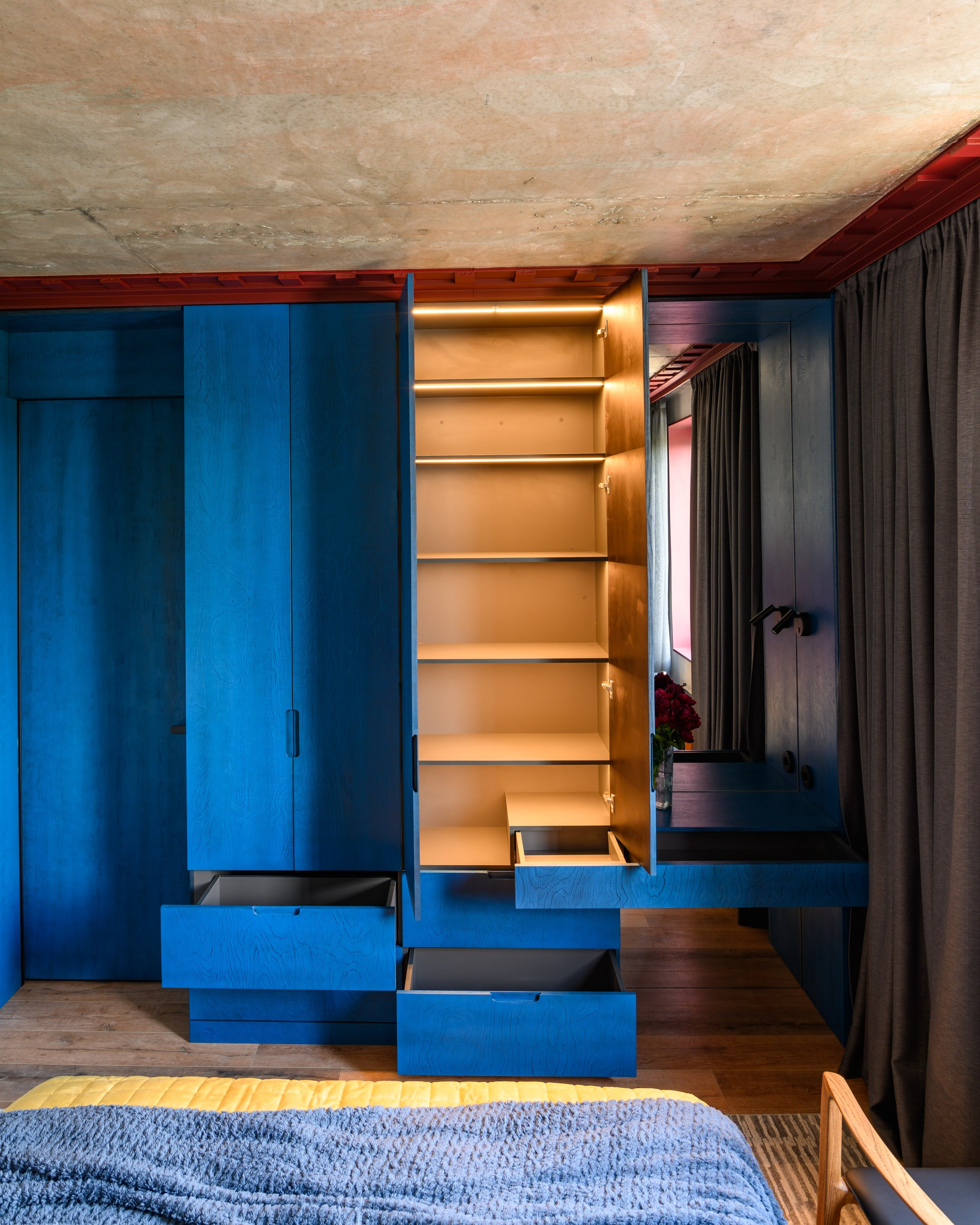 Шкаф для НТВ телепрограмма «Квартирный вопрос». Пространство