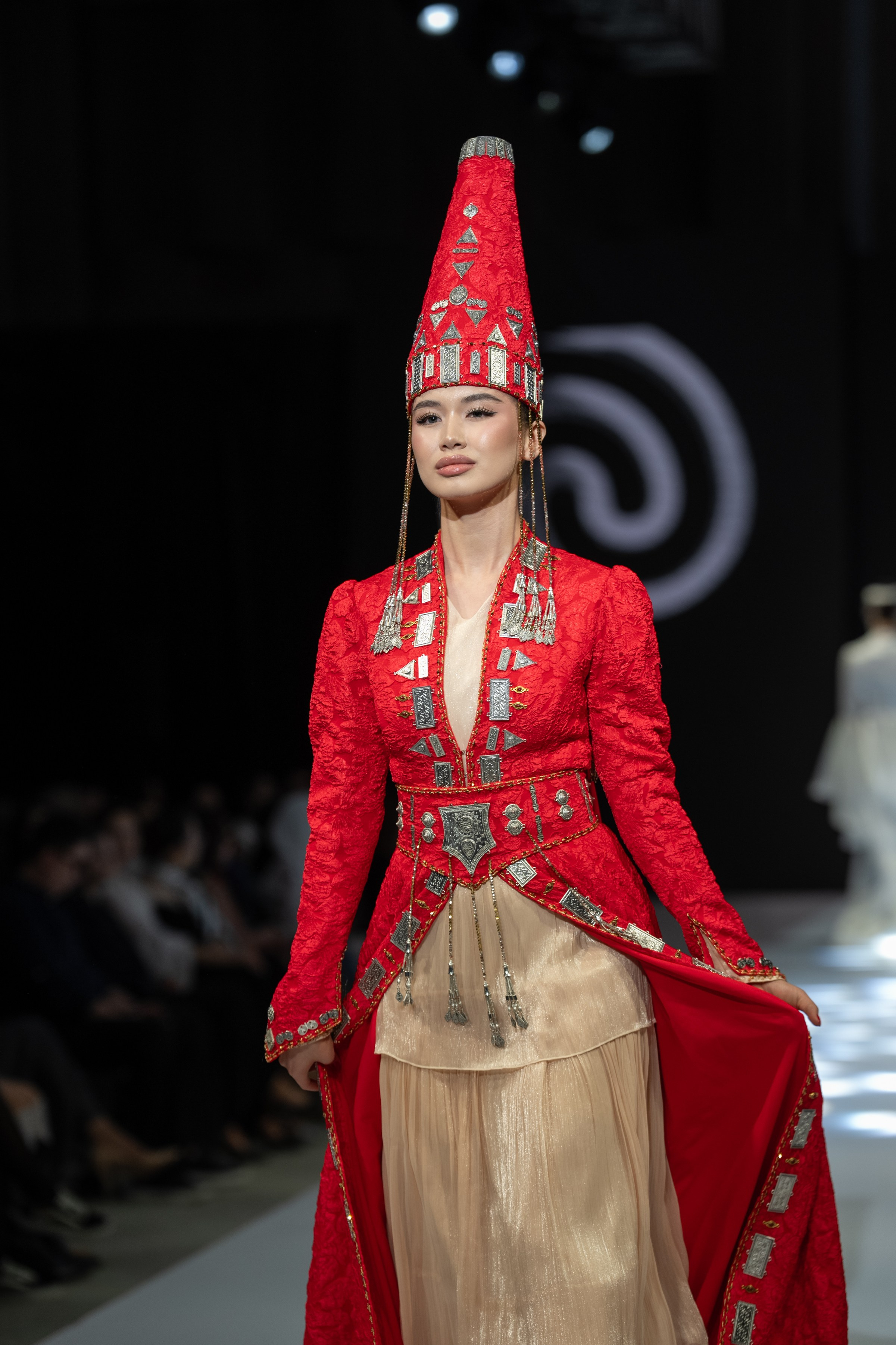 EURASIAN FASHION WEEK Innes. Сайт Алматинского НЮ АРТ, будуар и фэшн фотографа Дениса Карпенко