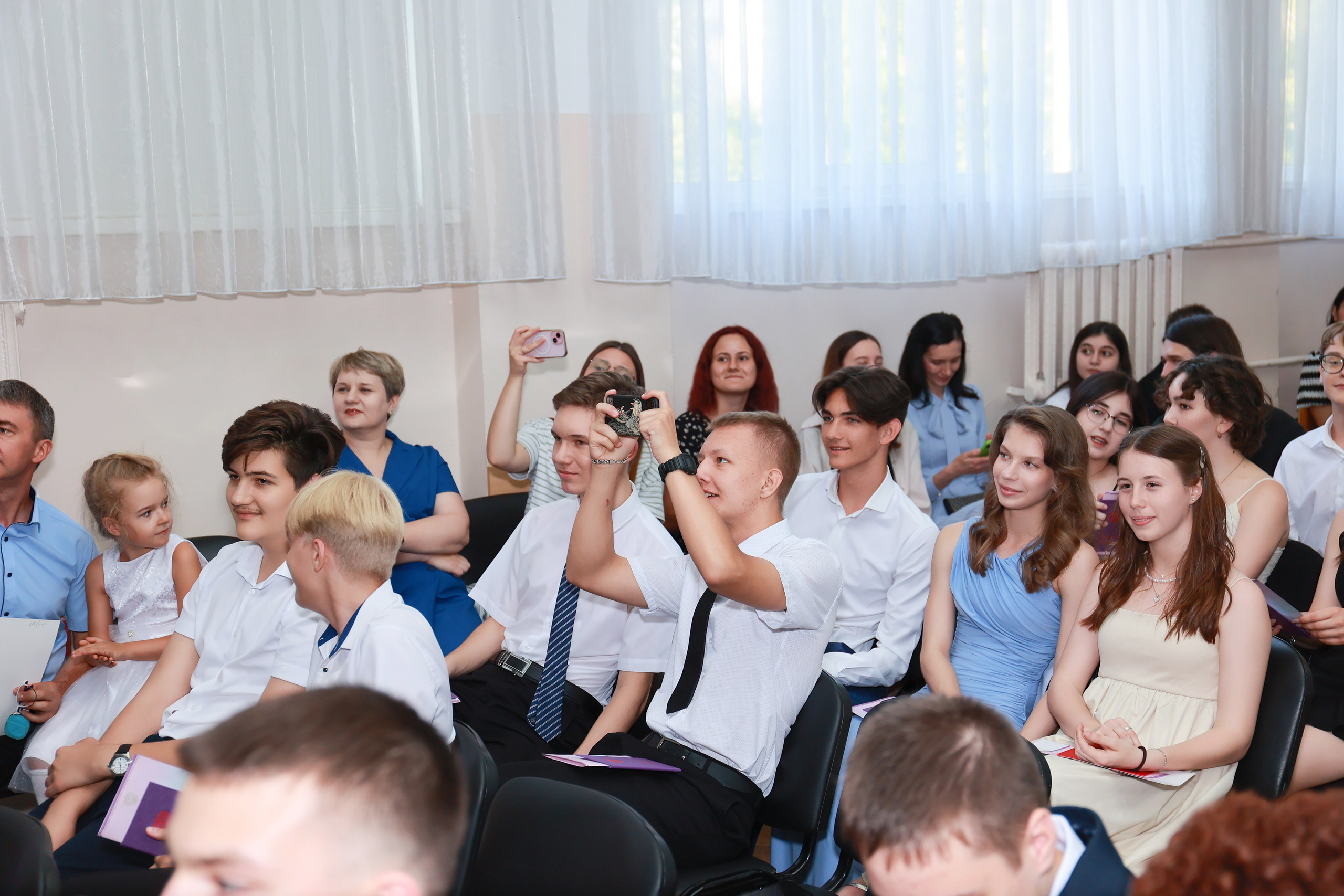 Вручение аттестатов Лицей 64. Детский семейный фотограф Краснодар