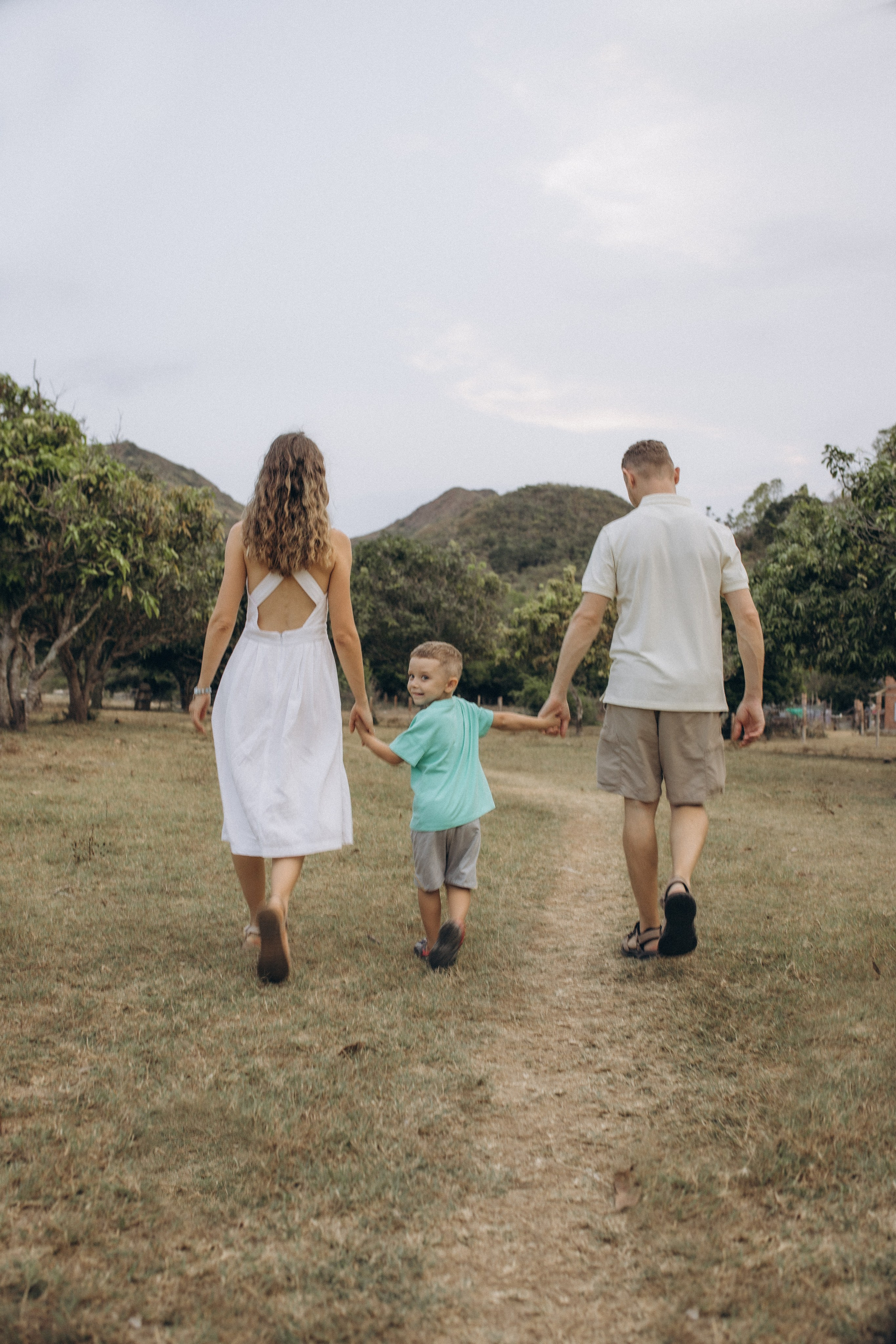 Семья Пискаревых в манго саду.Нячанг. Главная
