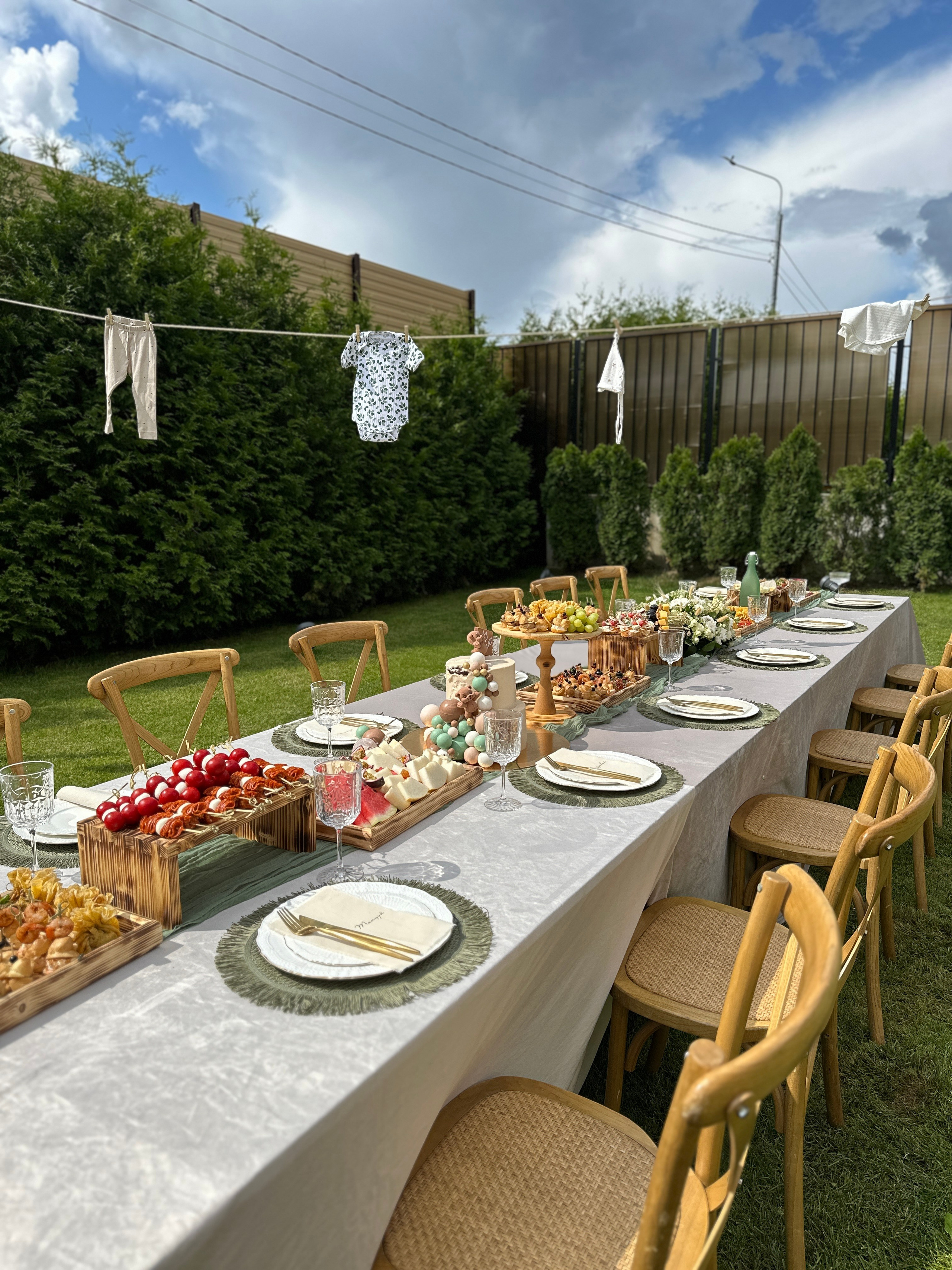 Столы. Выездной кейтеринг, съедобные букеты, торты и сладости на заказ