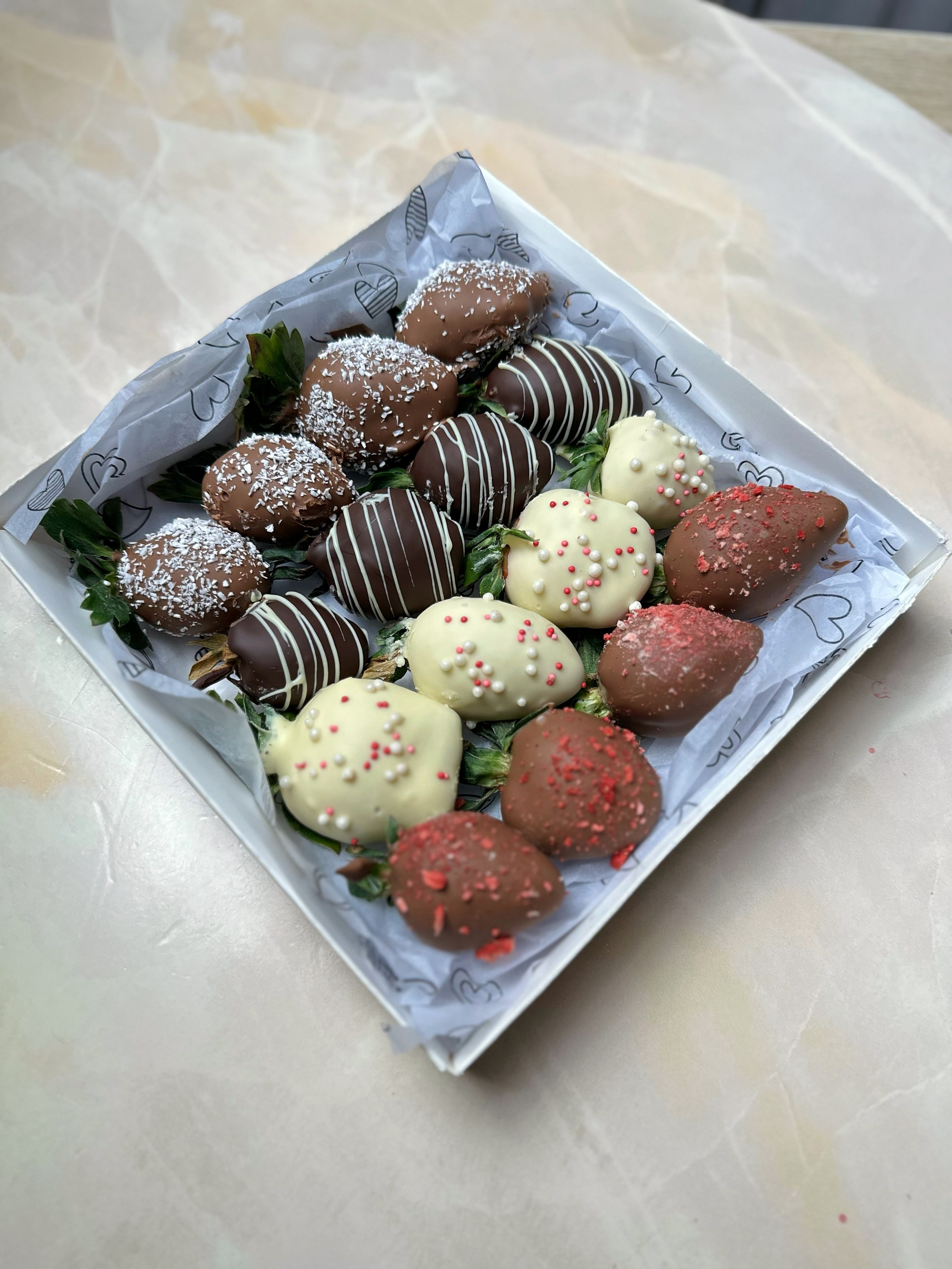 Ягоды в шоколаде. Выездной кейтеринг, съедобные букеты, торты и сладости на заказ