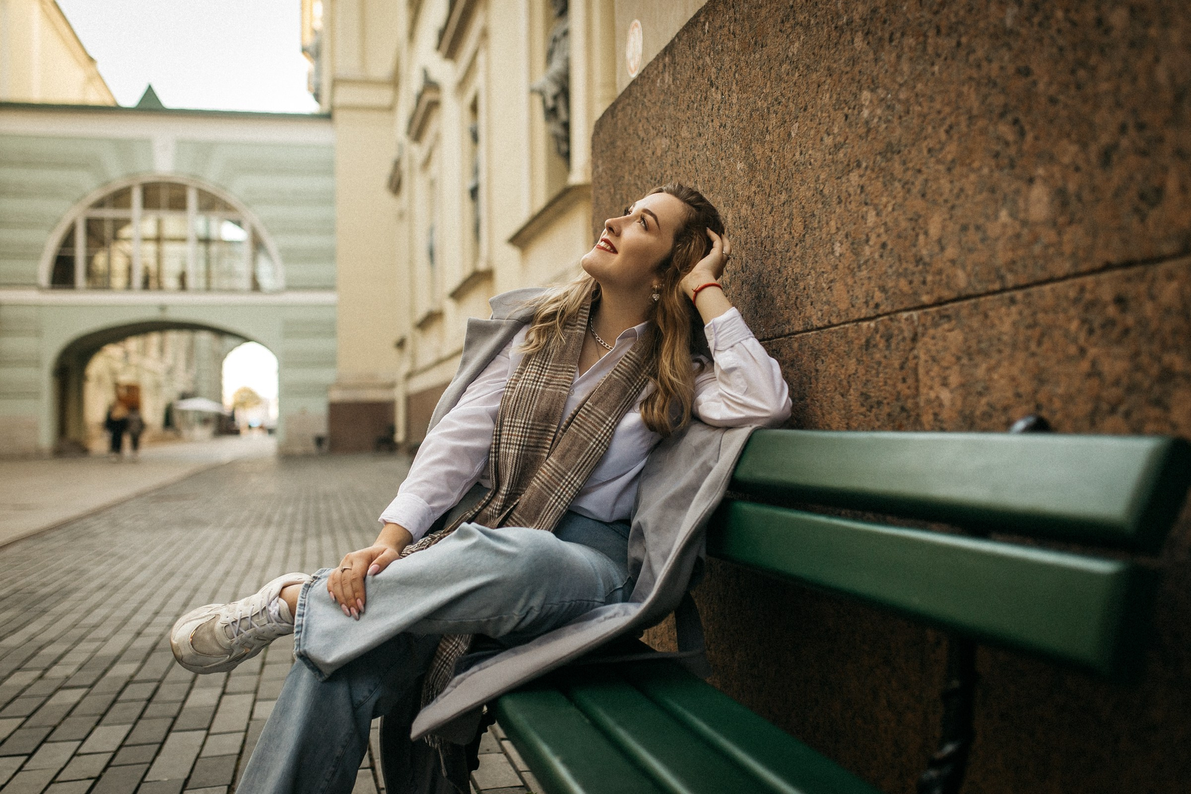 Фотосессия для девушки около Зимнего собора, Зимней канавки, Дворцовой площади в Питере